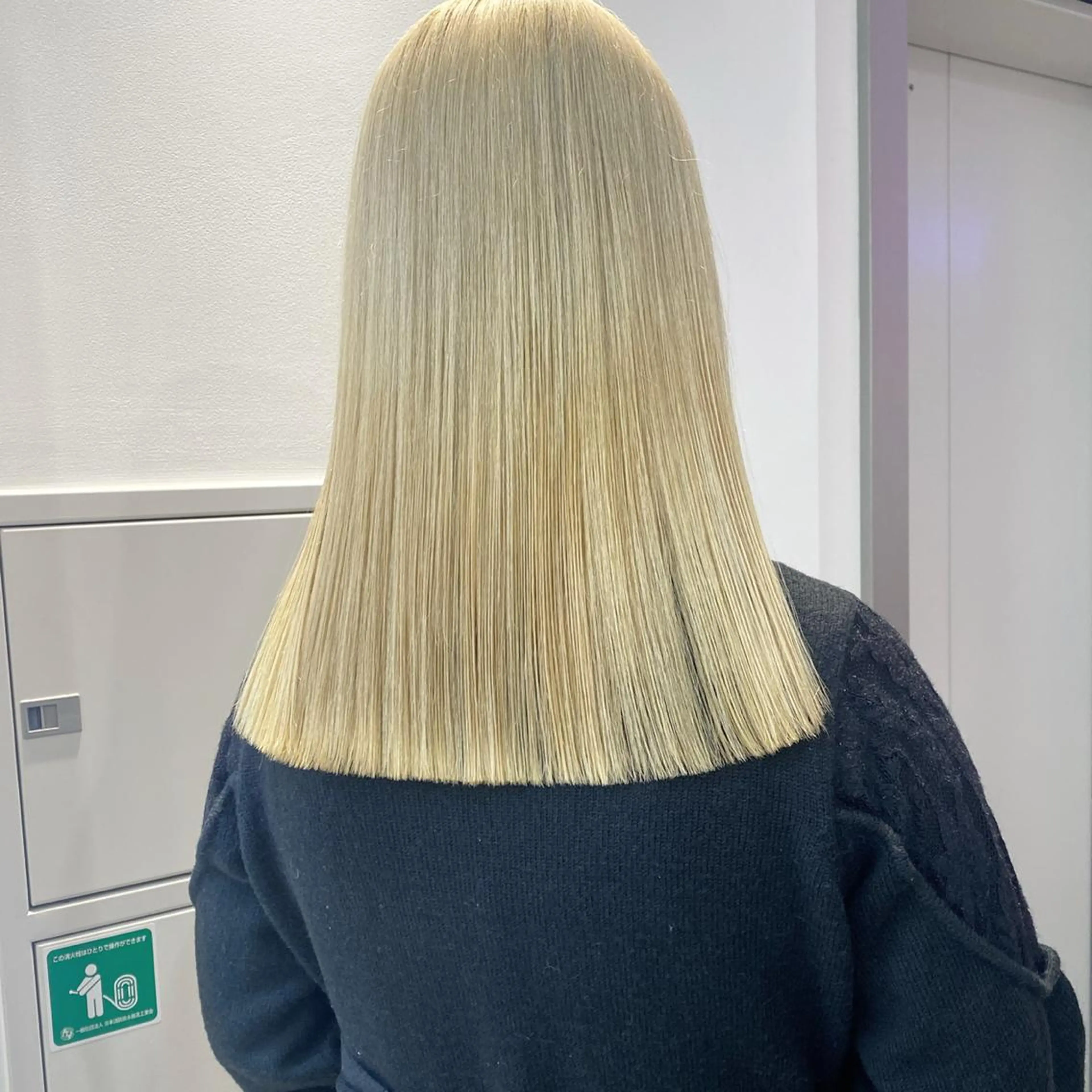 セミロング カラー ヘアアレンジ ベージュカラー ブロンド ホワイトベージュ ヘアカラー トリートメント 🎨ハイトーン/ 切りっぱなし みつきのヘアスタイル