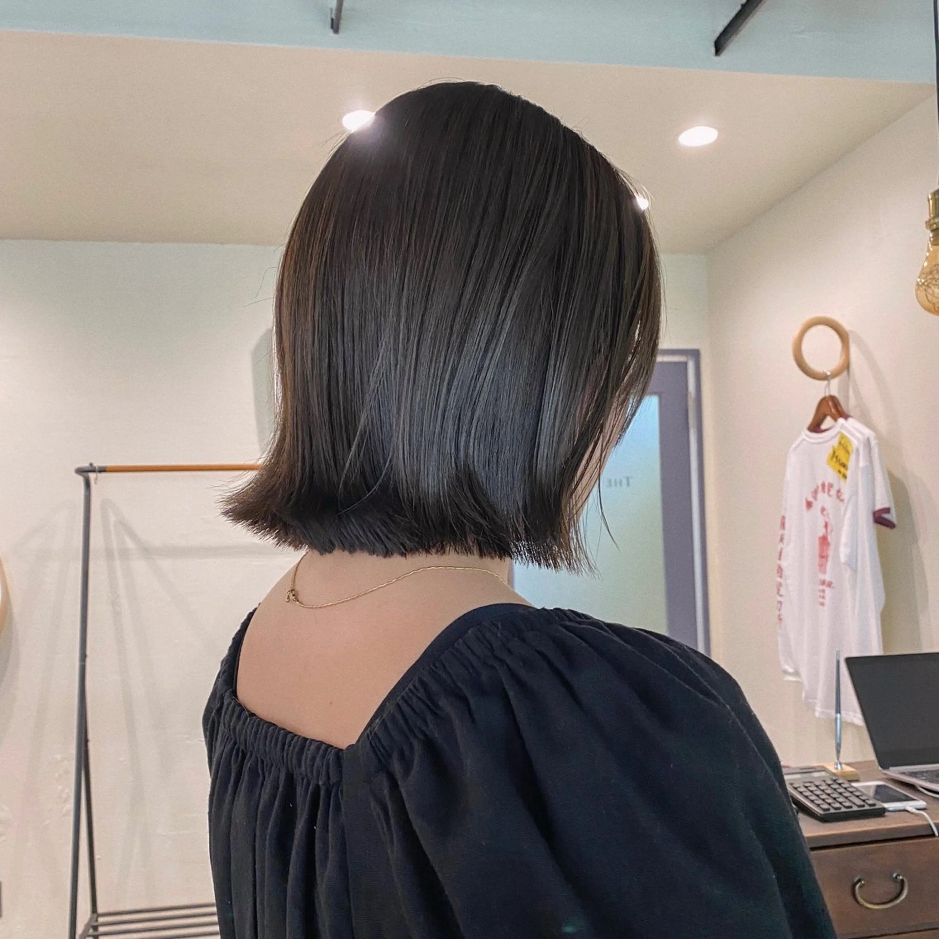 ショート カラー ボブ 外ハネヘア 板谷みさき /艶ボブ/藤沢美容室のヘアスタイル