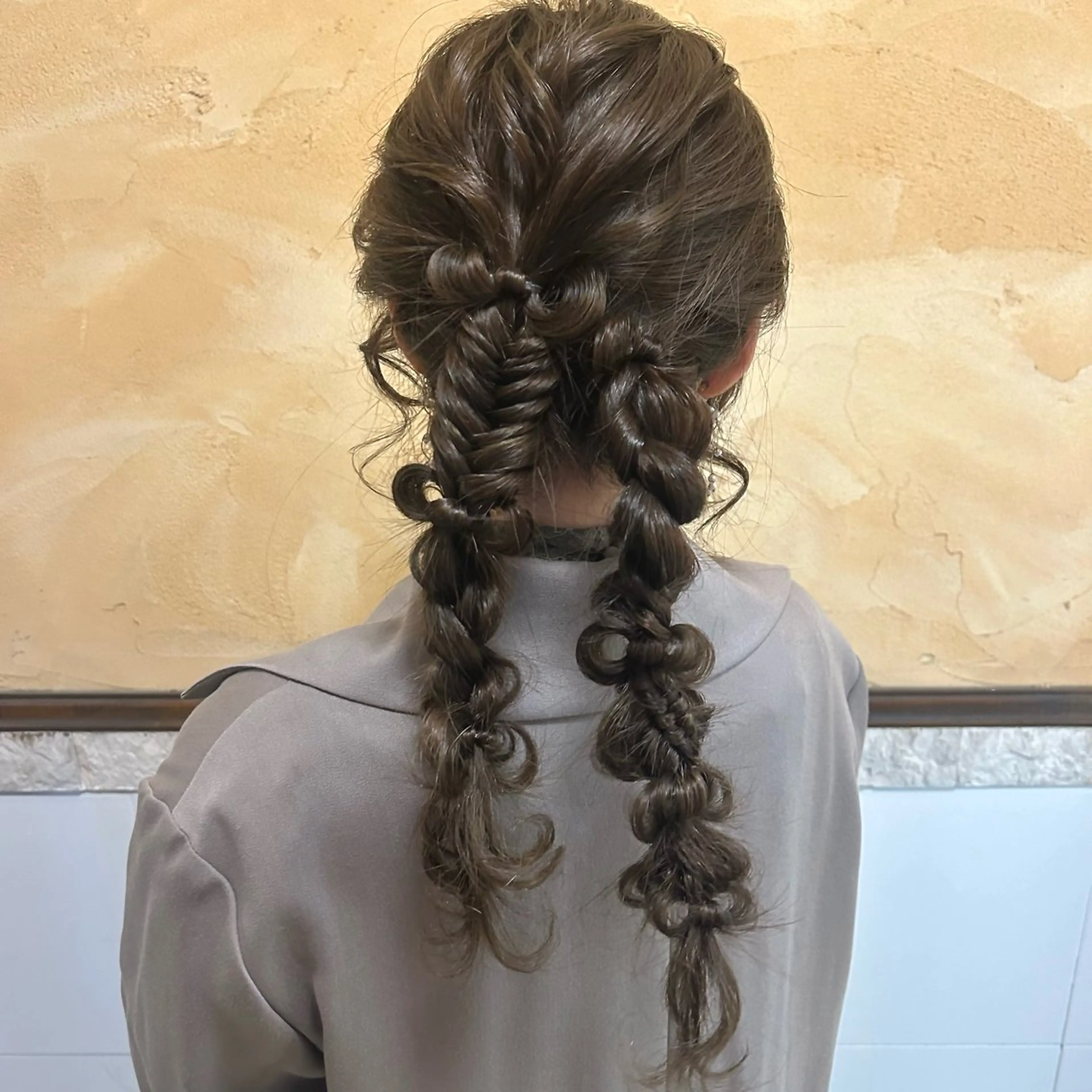 ロング ヘアアレンジ 結婚式・ブライダル ボブ くびれヘア 顔周りカット 髪質改善 ヘアセット ブリーチなしベージュ /ヘアセット/ミユのヘアスタイル