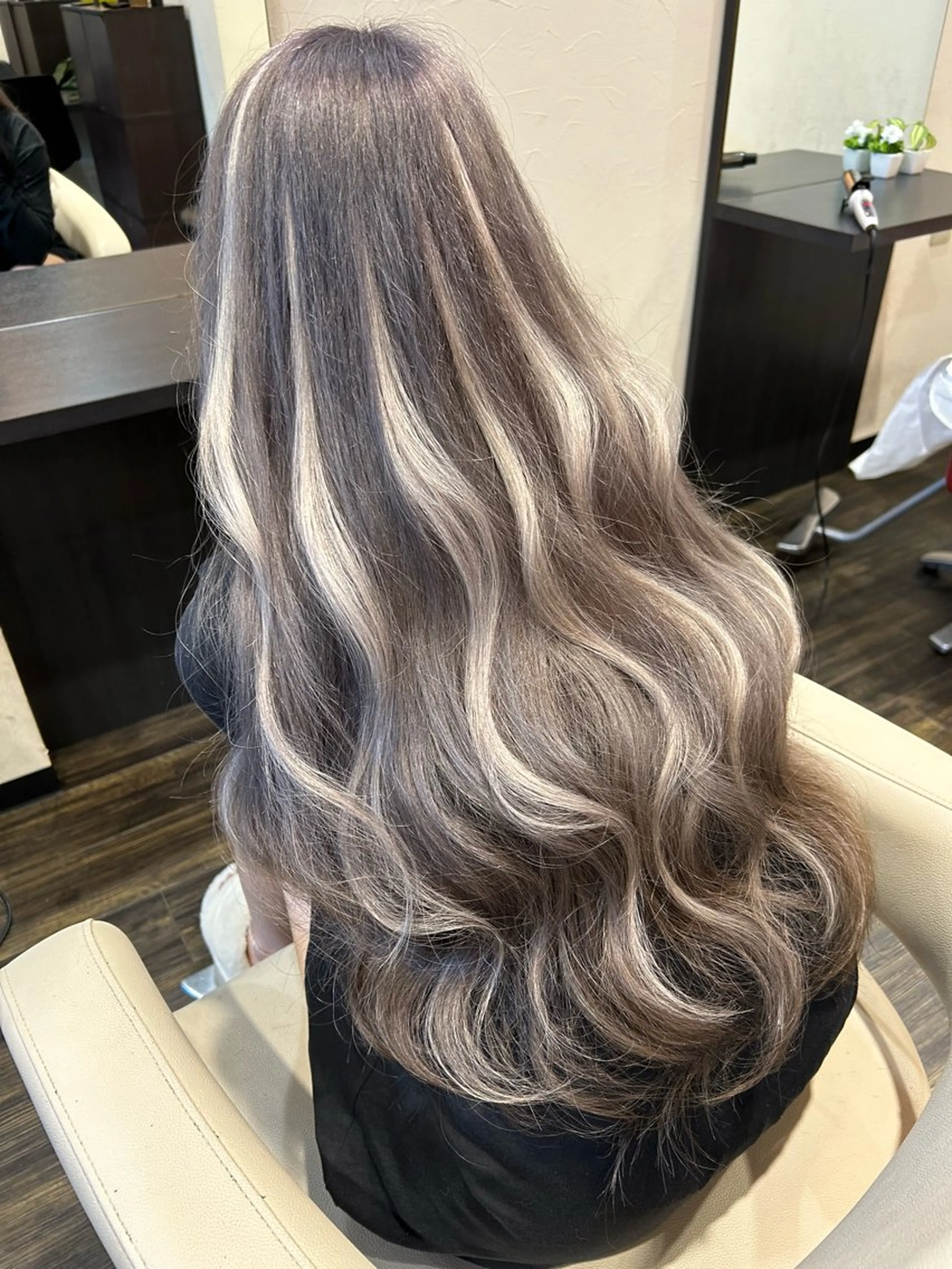 ミニモ限定✨️レイヤーカット＋ハイライトエクステ￥3300【撮影OKな方】の写真