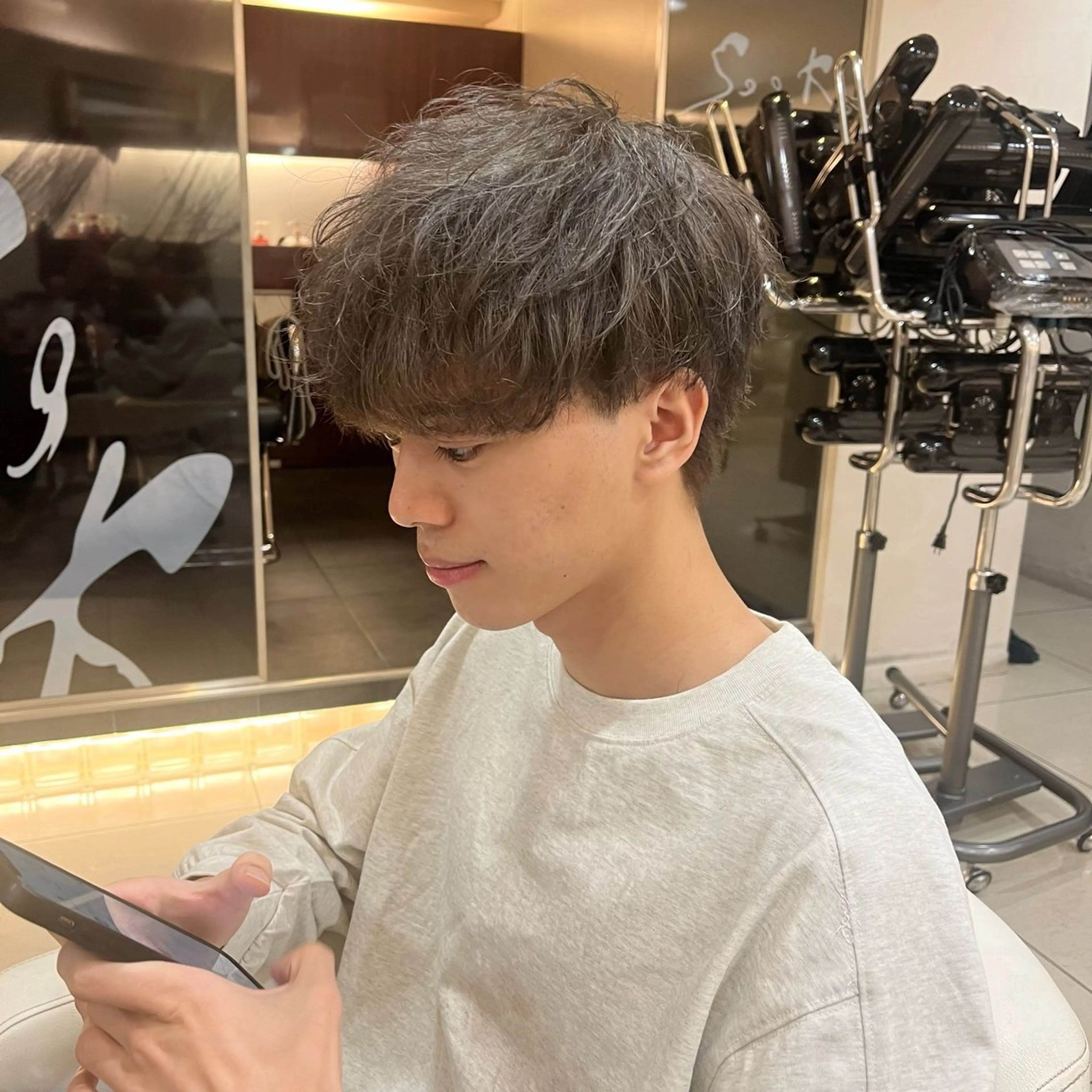 カラー メンズ メンズブリーチ ベージュカラー ブリーチ ケアブリーチ グレージュ ヘアカラー 透明感カラー/ くびれヘア/館岡俊平のヘアスタイル