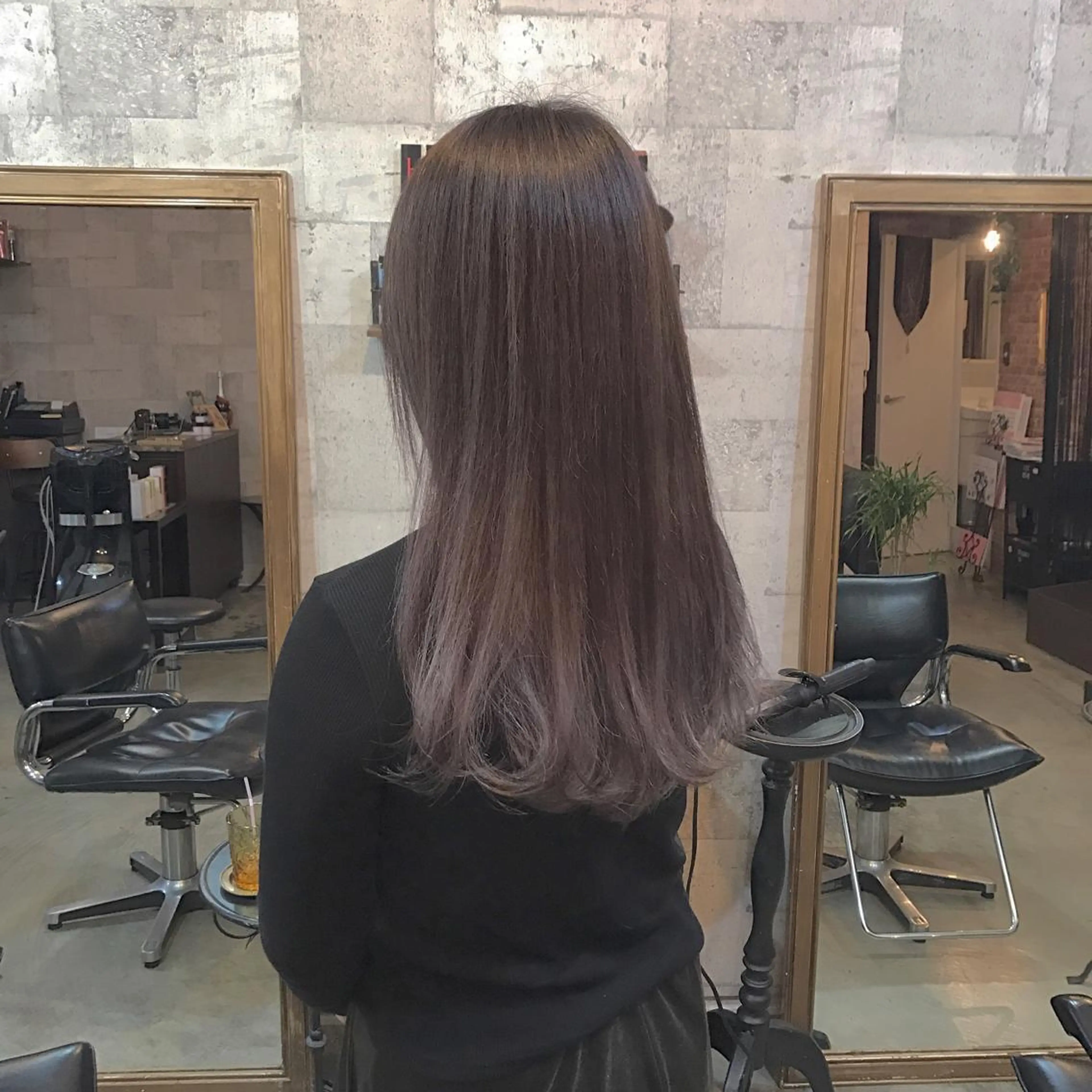 ロング カラー ダブルカラー グラデーションカラー ハイライトカラー ハイライト インナーカラー/天神 ブリーチ/吉田のヘアスタイル