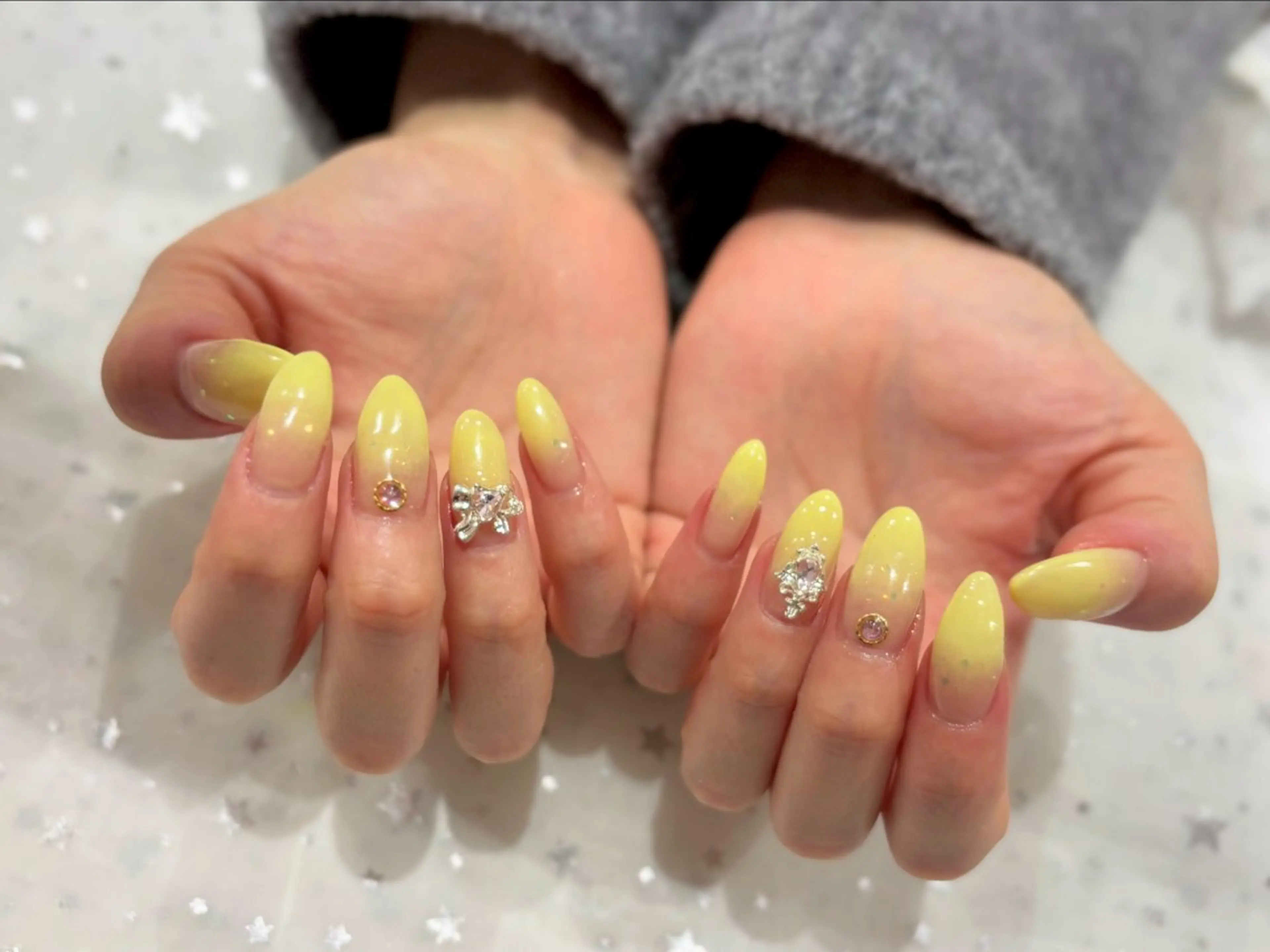 ネイル グラデーション 黄色 ハンドネイル Nail salon Cielel⟡Ayaのネイルデザイン
