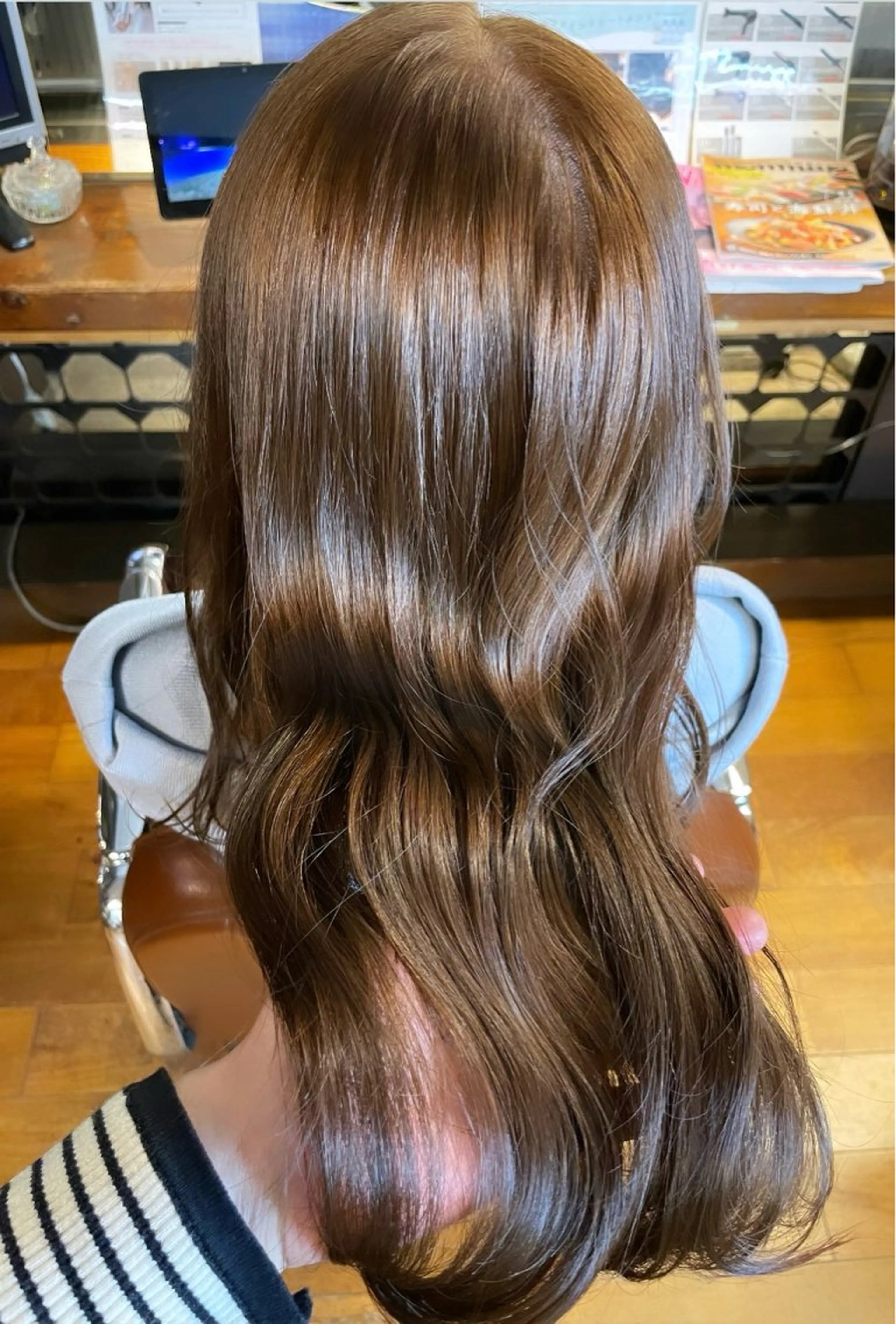 セミロング カラー ブリーチ 透明感カラー ブリーチなしカラー ayaka |トレンドヘアのヘアスタイル