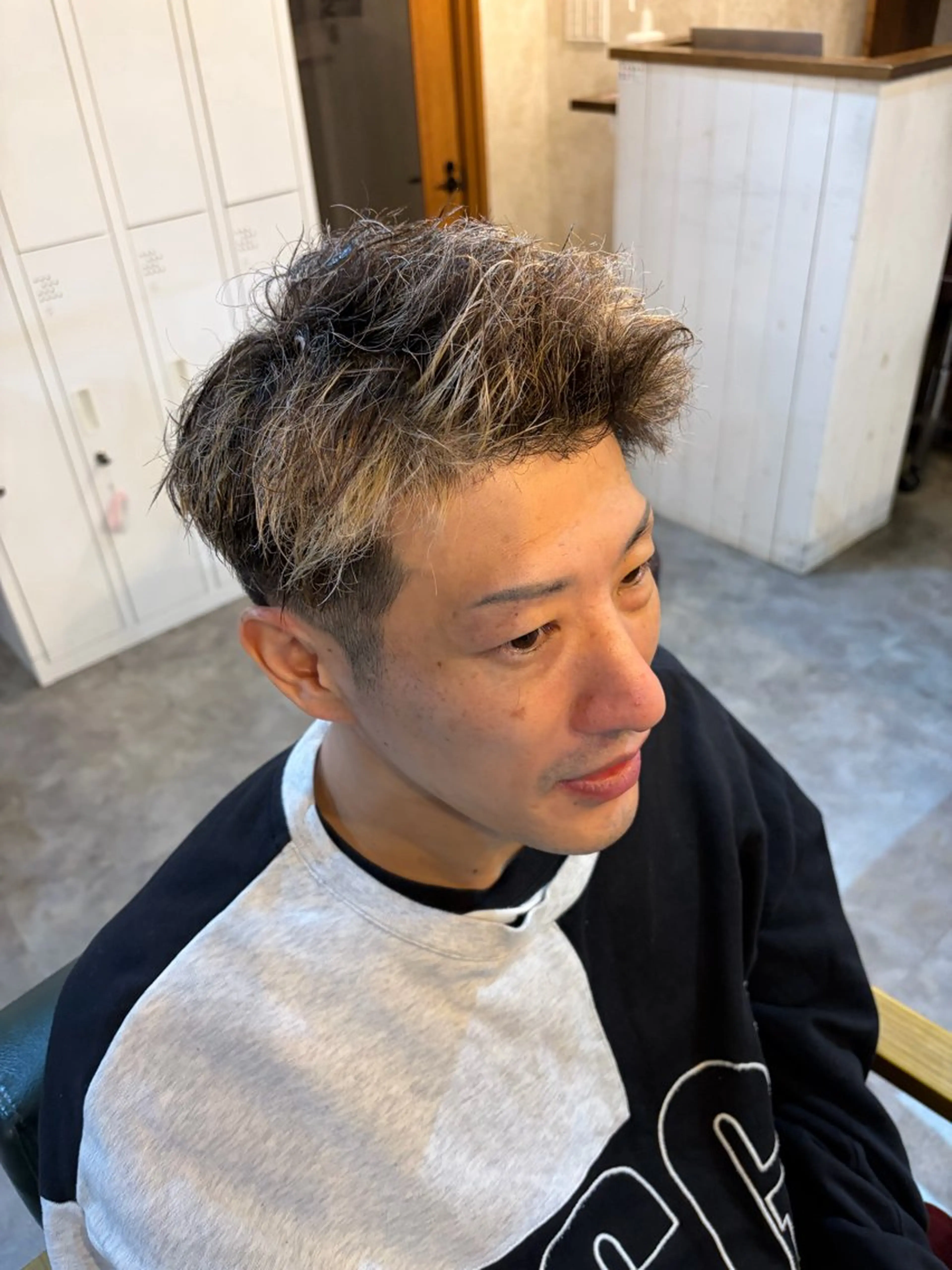 メンズ ヴェチカヘア京橋所属・脱白髪染め カミタニのヘアスタイル