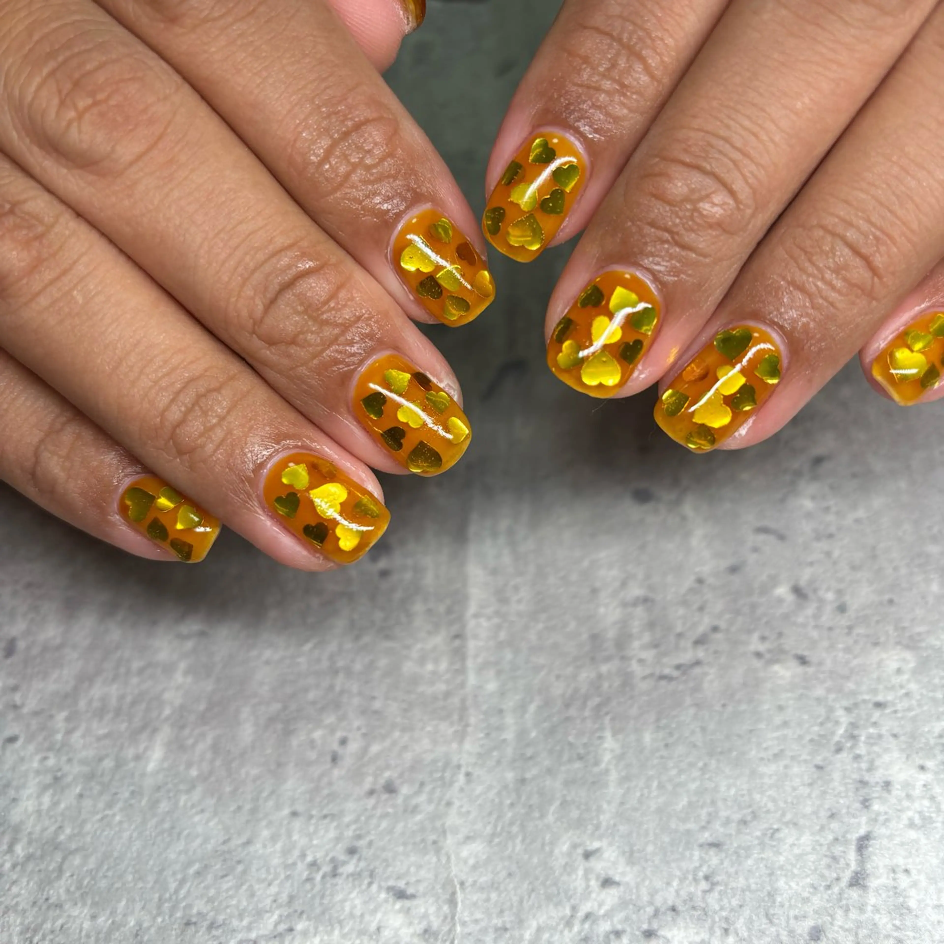 ネイル ハート 黄色 ハンドネイル RE💟N.NAIL ラテン系お姉さんのネイルデザイン