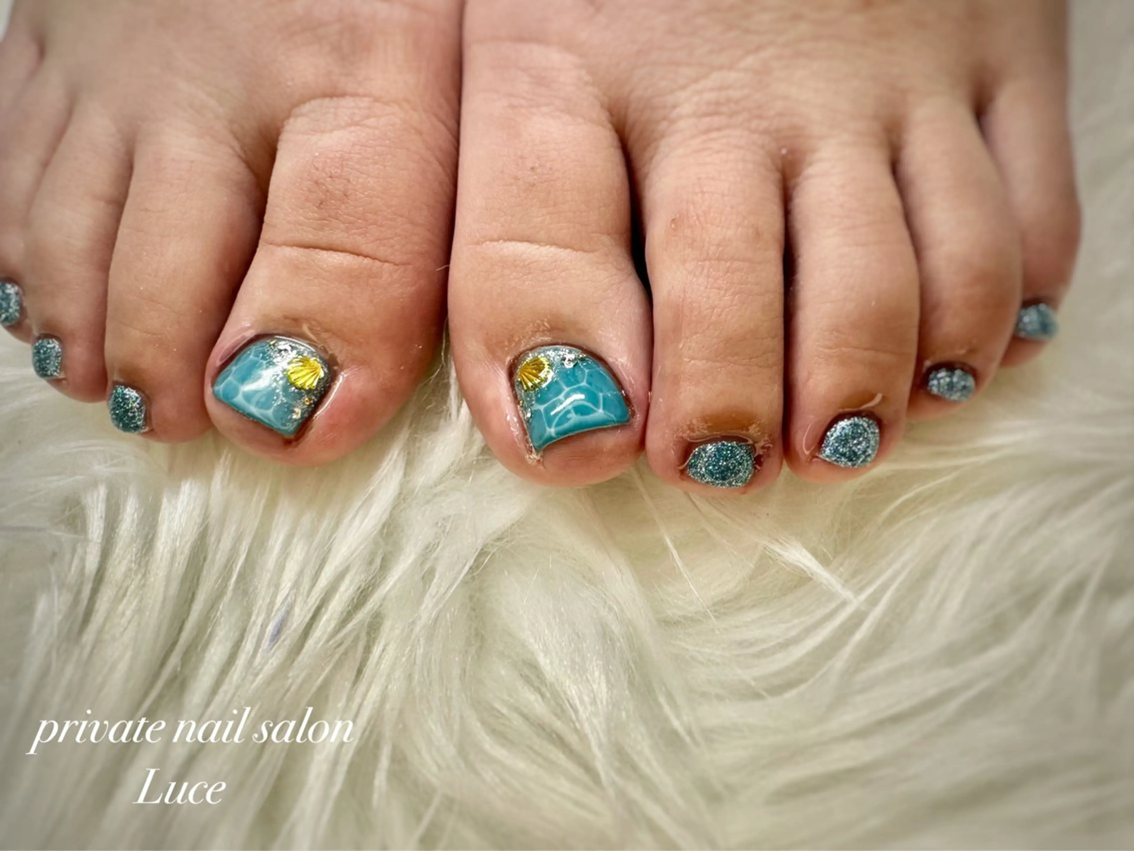 ネイル フラッシュネイル フットネイル nailsalon Luce🕊️のネイルデザイン