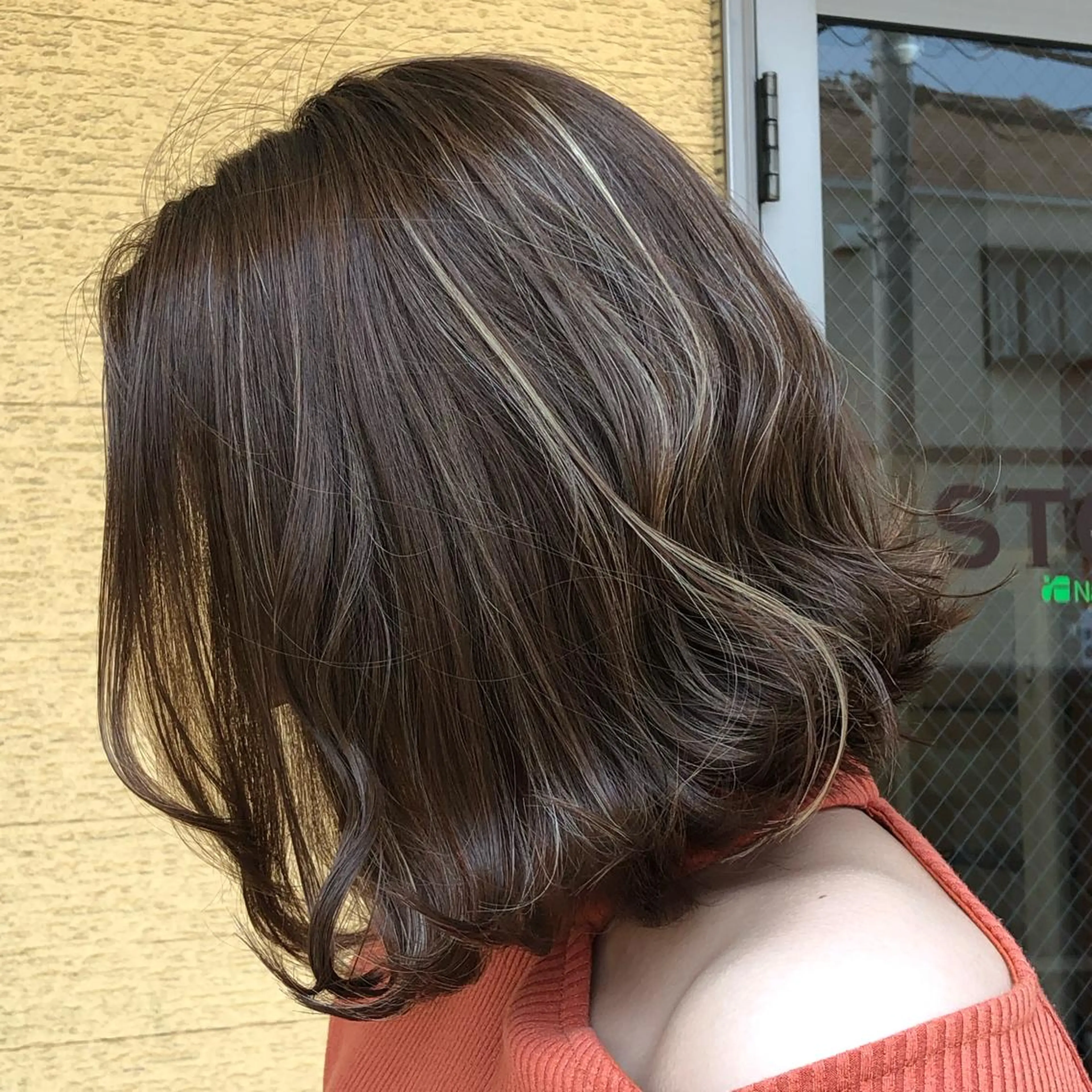 ミディアム カラー ブリーチ グレージュ ヘアカラー HAIR&FACE 　STYLE所属・☁️Stylist Karin☁️のヘアスタイル