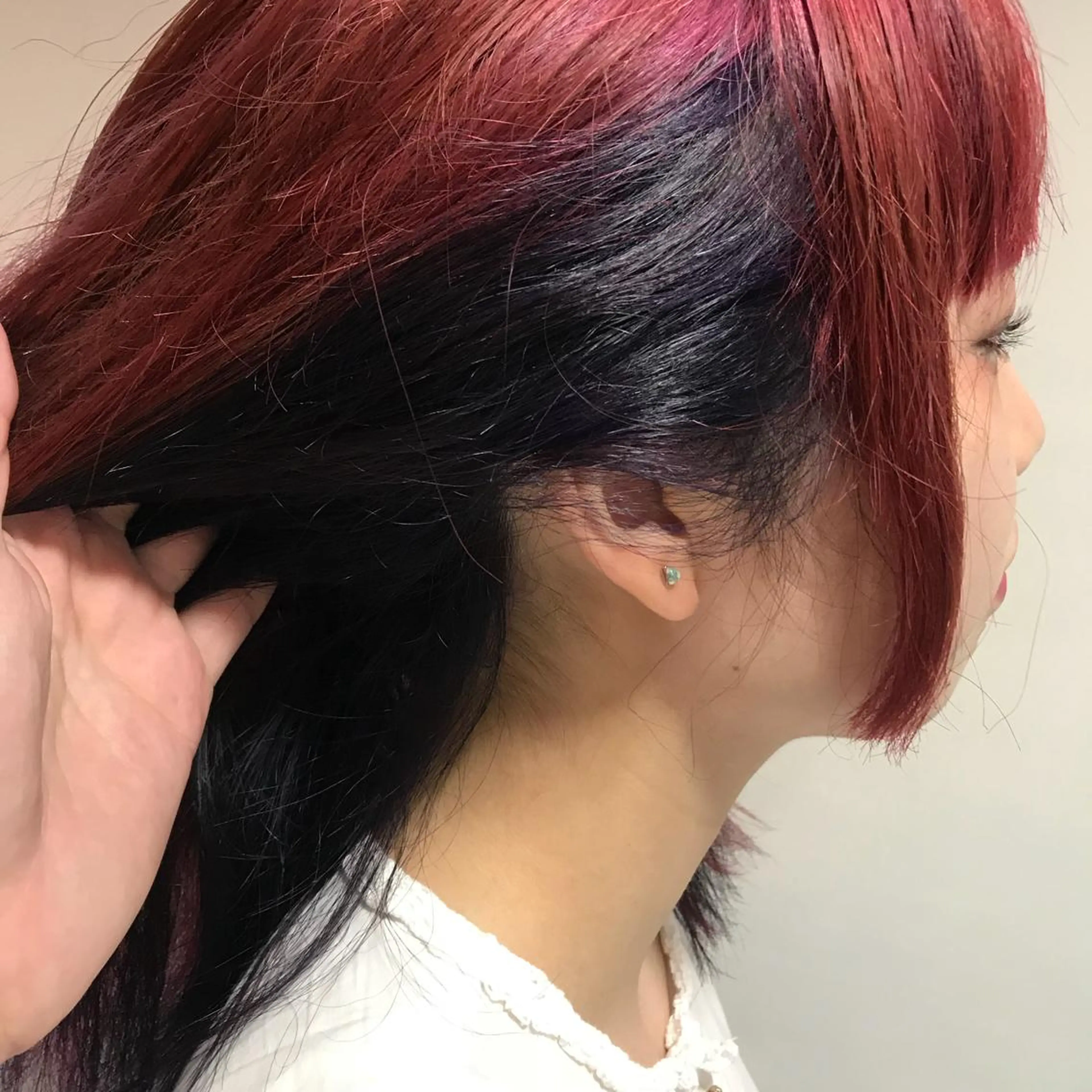 セミロング カラー ブリーチ ピンクカラー 長谷川 誠志のヘアスタイル