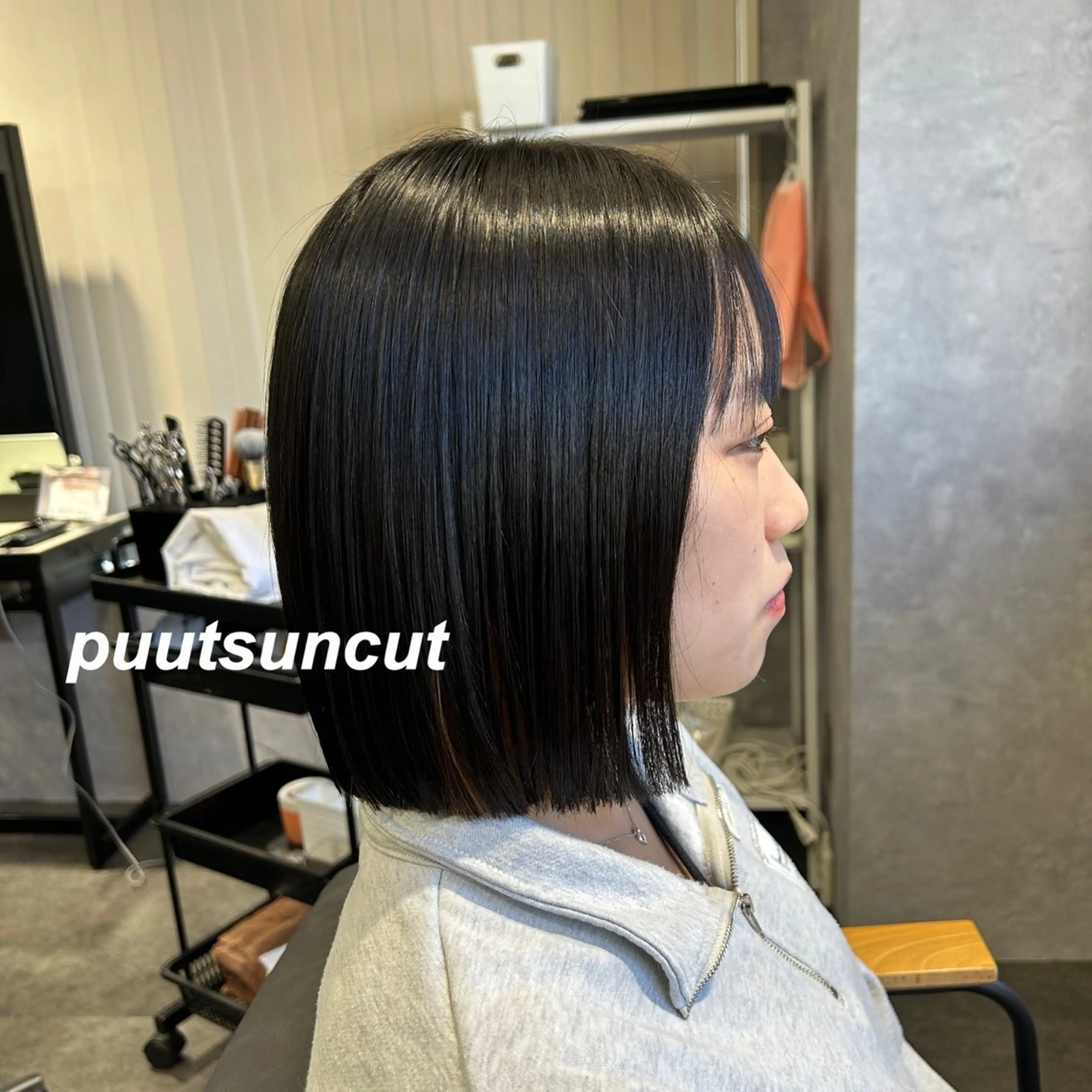 ミディアム 切りっぱなしボブ ボブ カット ヘアカラー プルエクステ/インナ ーカラー🦊はるなのヘアスタイル