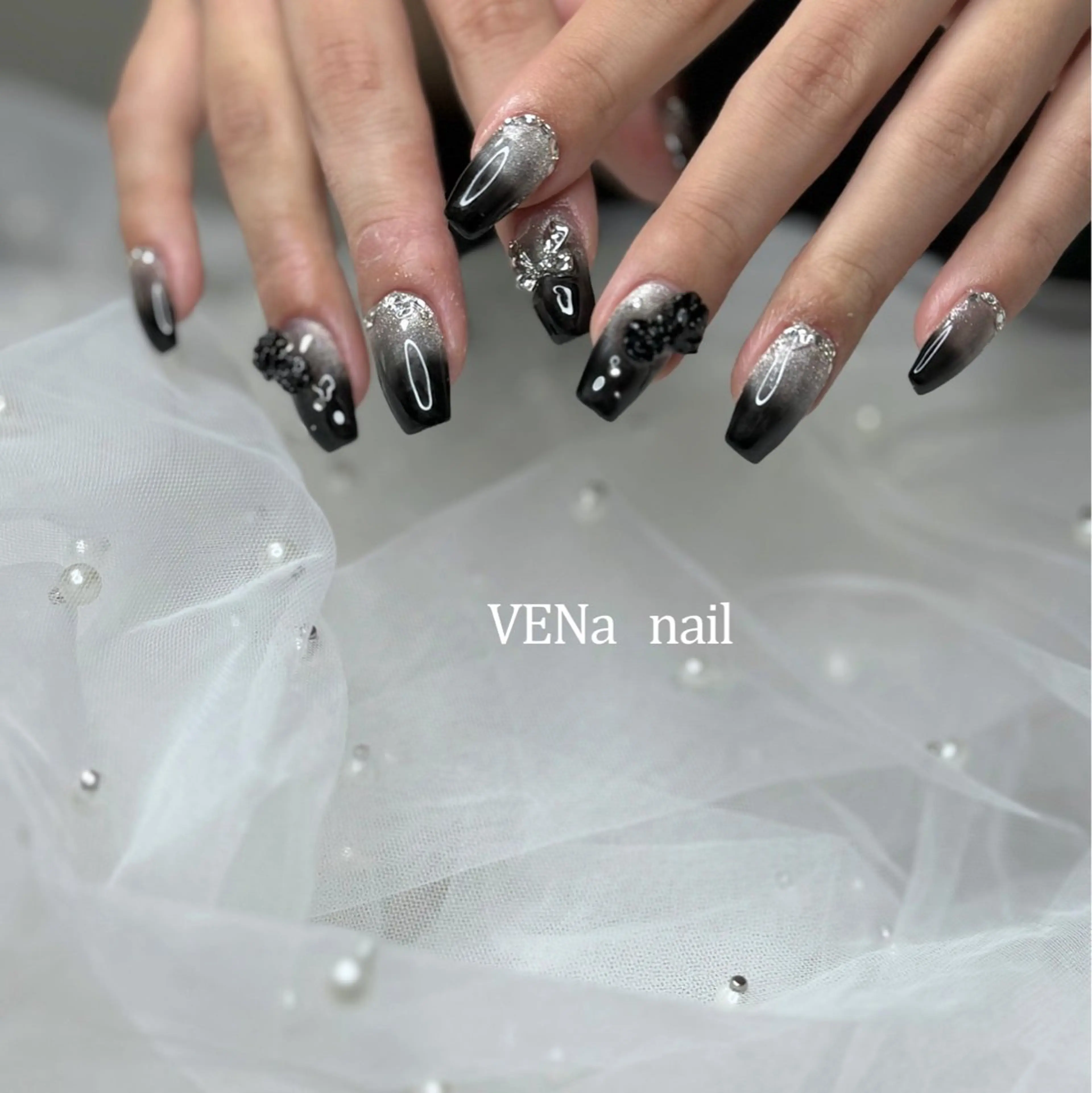 ネイル ボルドー グラデーション マグネットネイル 持ち込み 冬ネイル ハンドネイル VENa eye＆ nail salonのマツエク・マツパデザイン