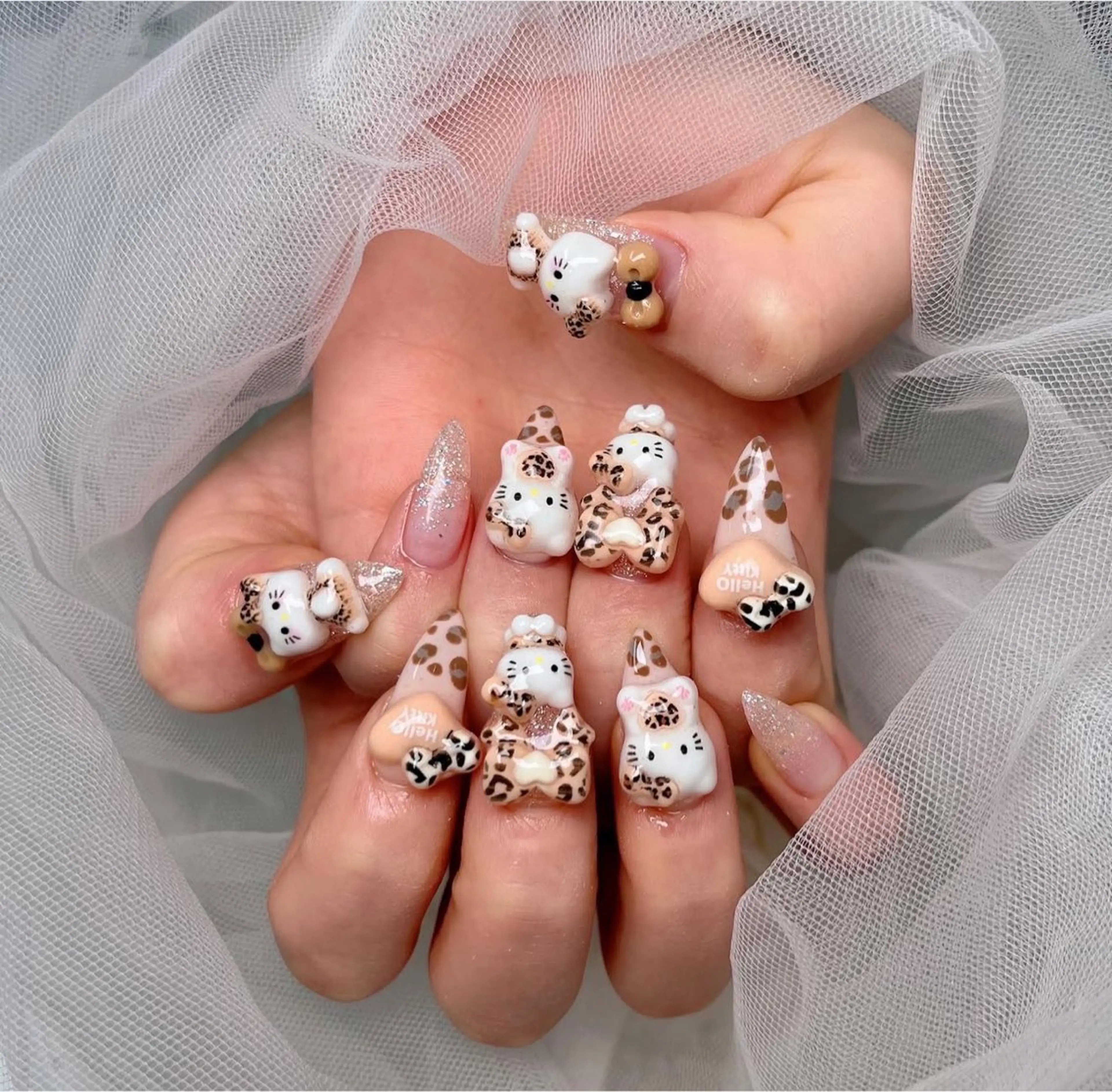 ネイル 成人式 キラキラネイル マグネットネイル ミラーネイル ニュアンスネイル ハンドネイル Lyna 池袋のネイルデザイン