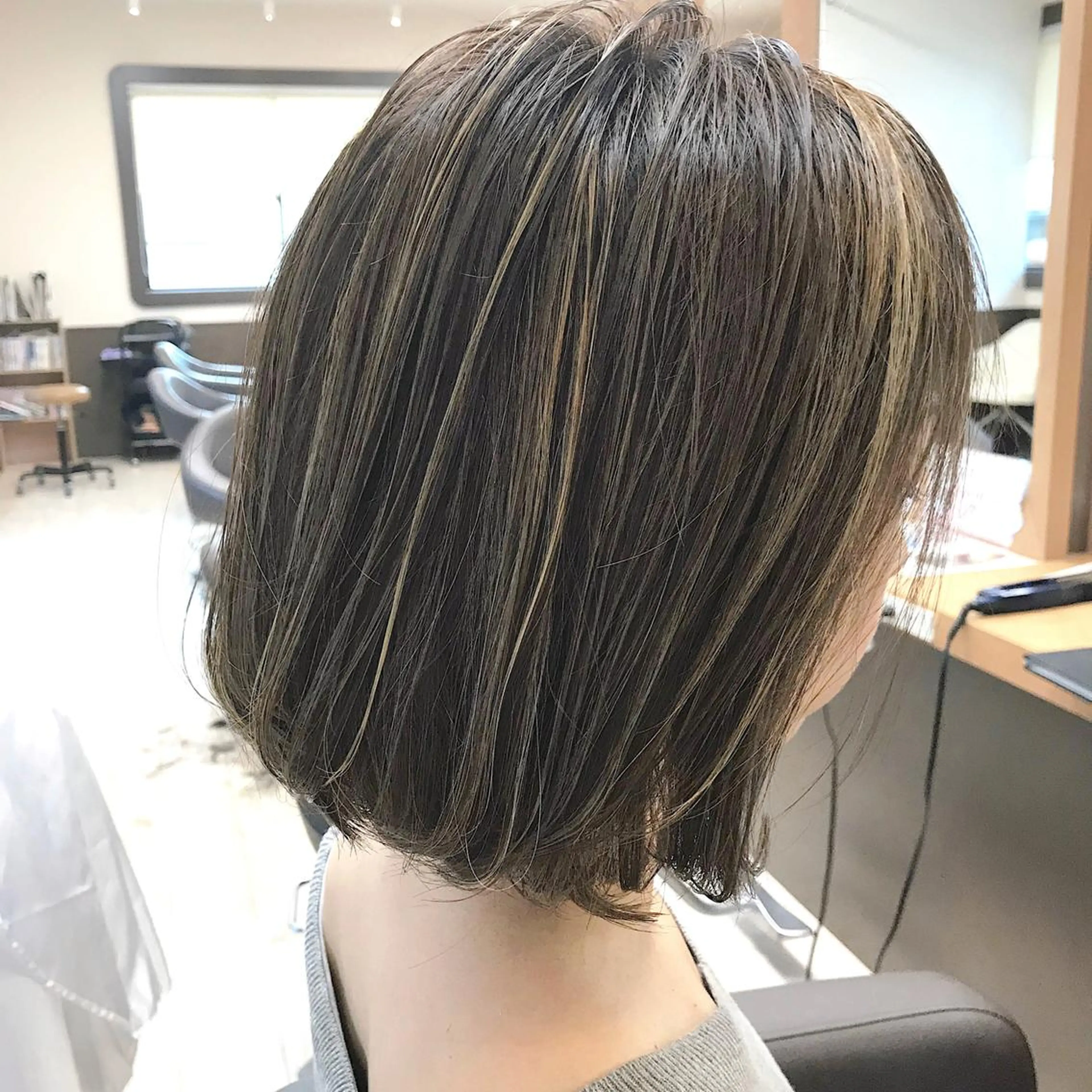 カラー デザインカラー Lienのヘアスタイル