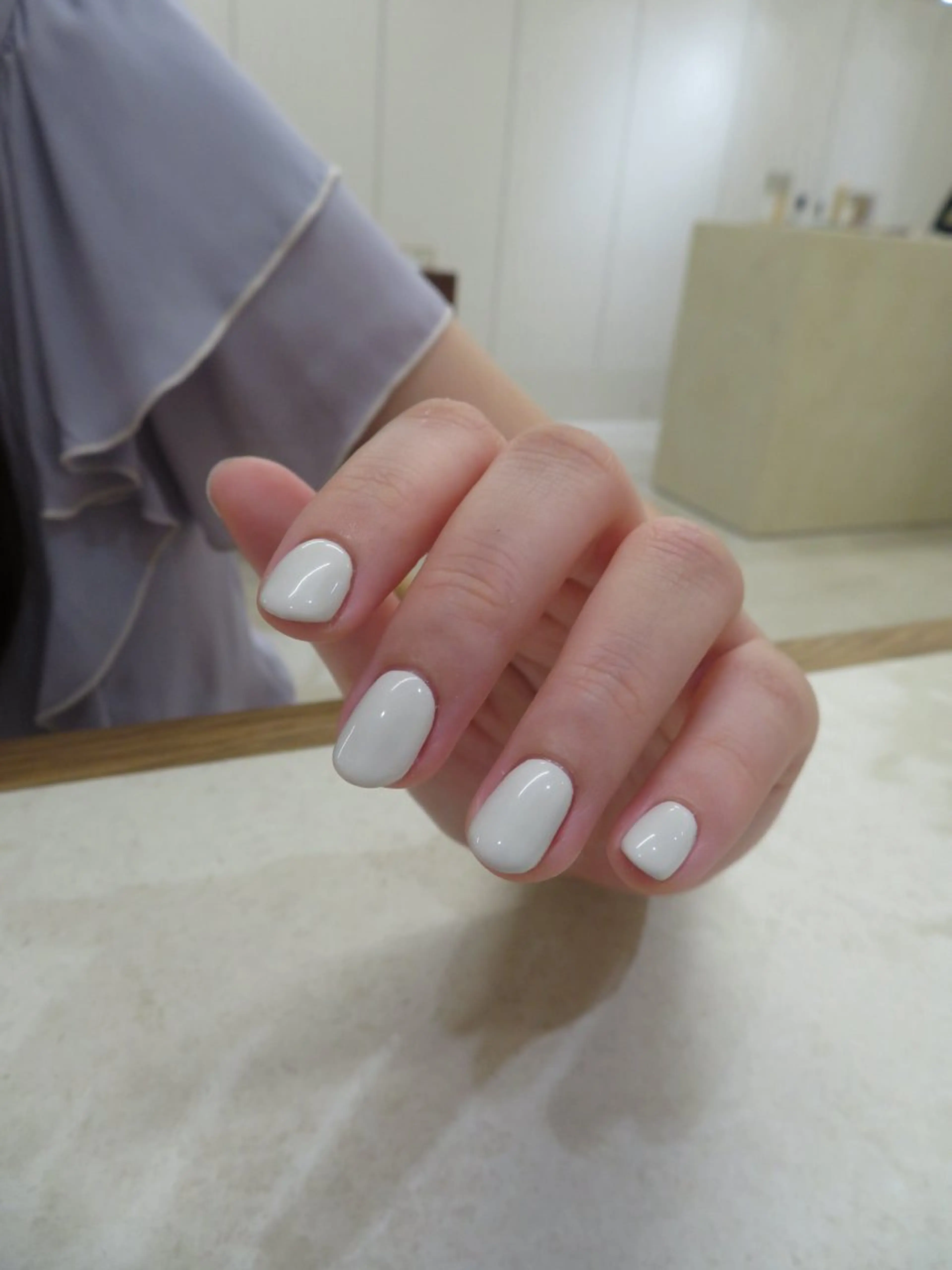 ネイル ホワイト 市川 加奈子のネイルデザイン