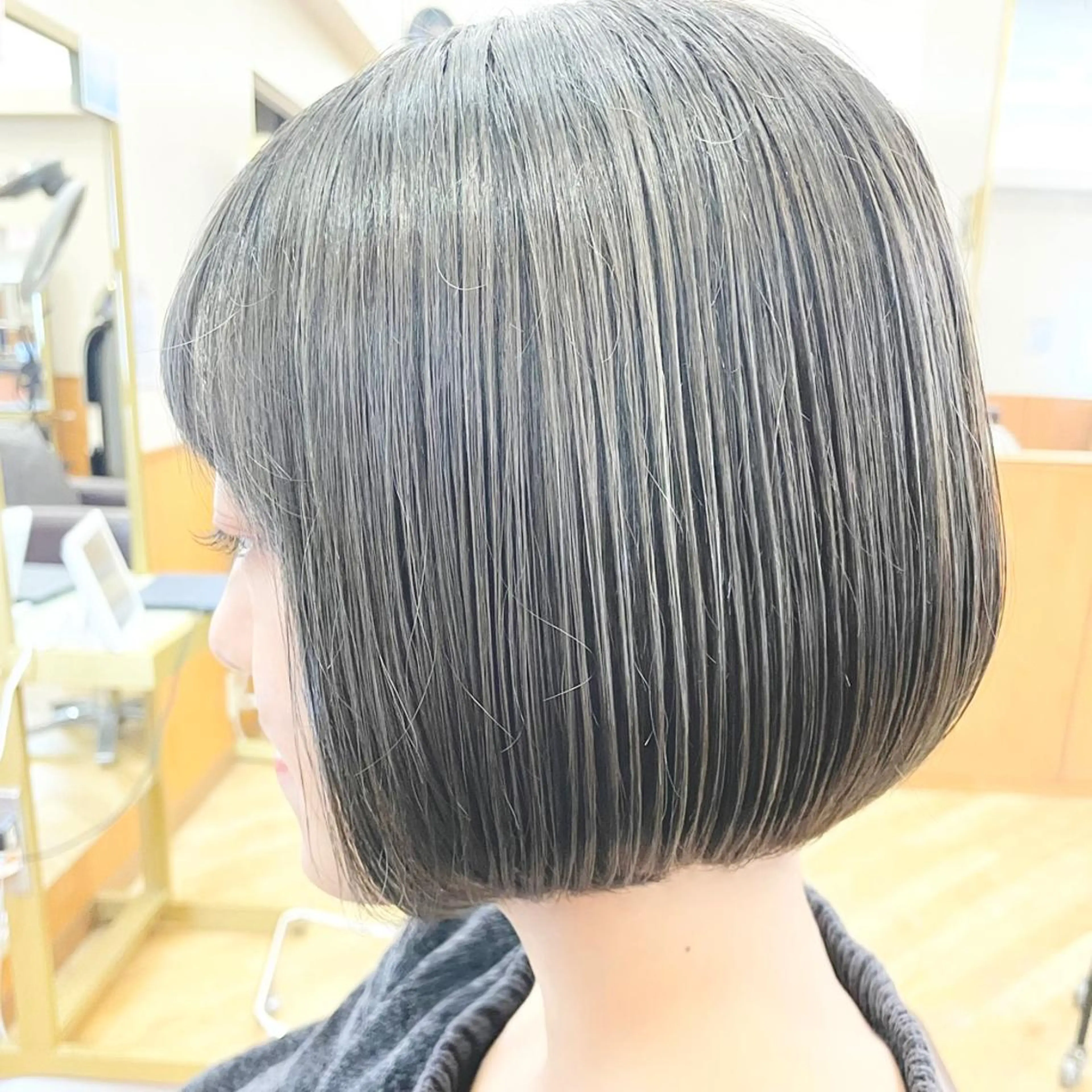 ショート カラー ヘアアレンジ キッズ 前下がりボブ ショートボブ アッシュ ブルーカラー ブルーアッシュ カット ヘアカラー トリートメント さわ きょうすけ/ ボブ髪質改善ショートのヘアスタイル