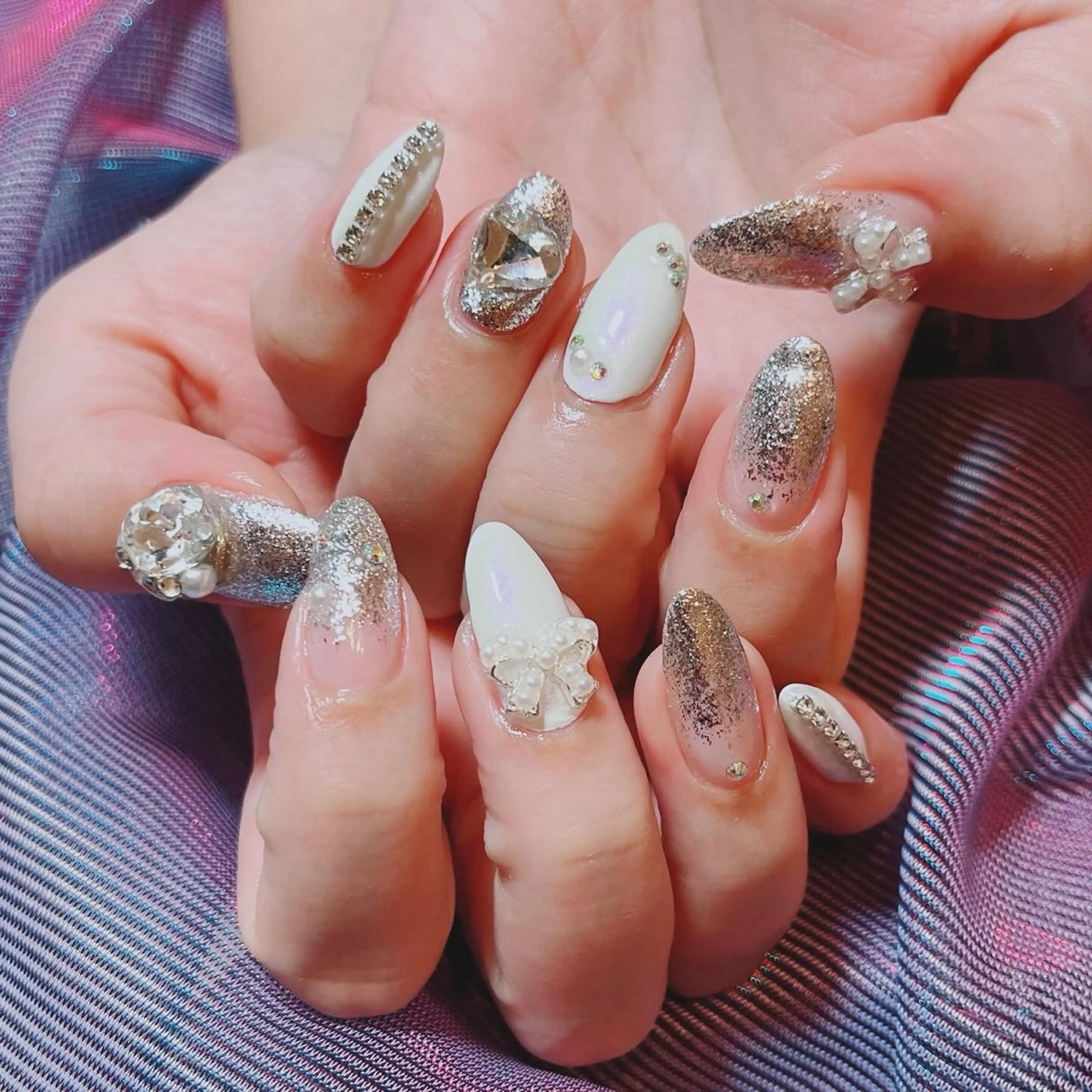 ネイル グラデーション シルバー ホワイト ruirui.naildesign所属・RUI ☆のネイルデザイン