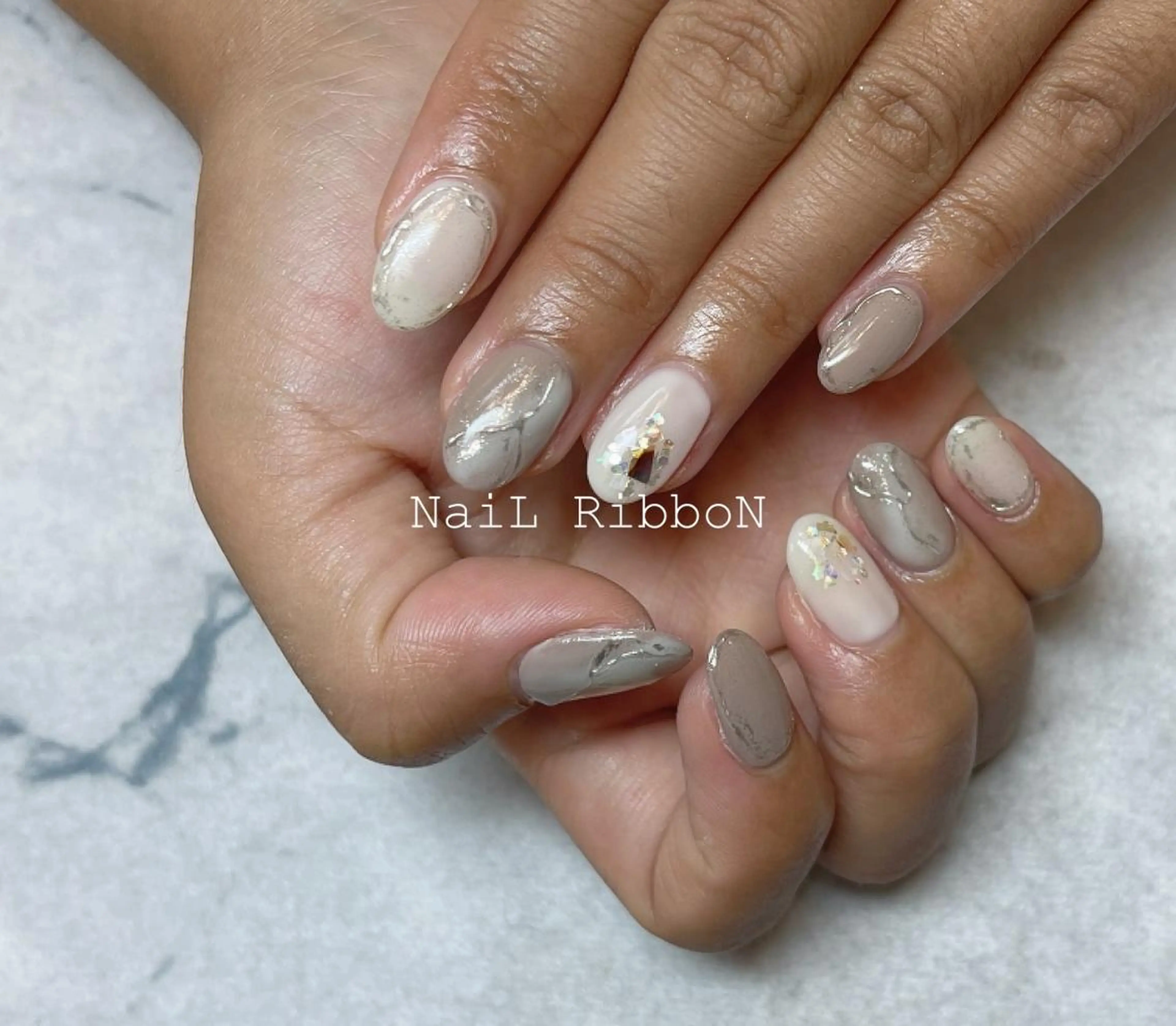 ネイル ネイルリボン 受付スタッフのネイルデザイン