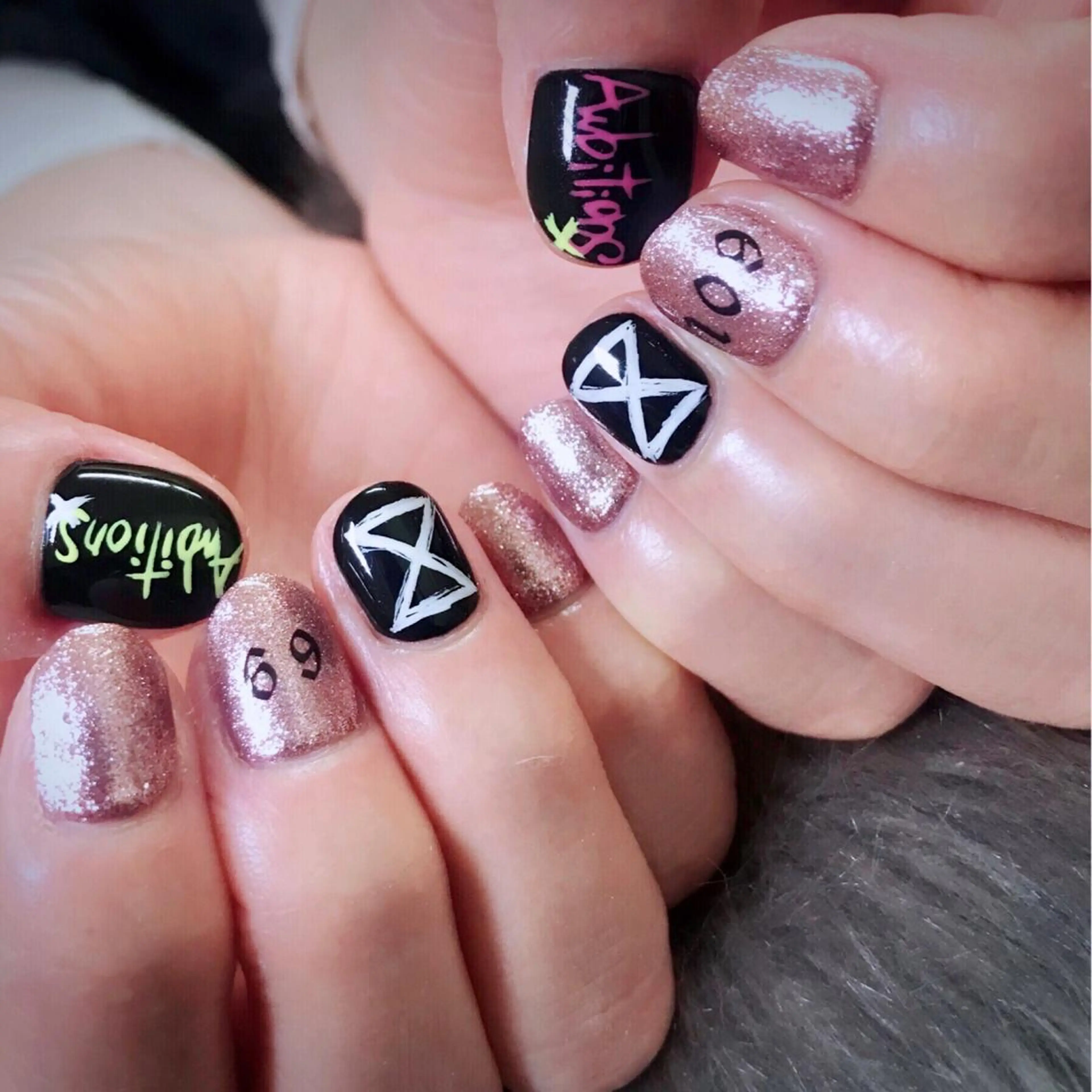 ネイル アートネイル NOIROUGE所属・NOI ROUGEのネイルデザイン