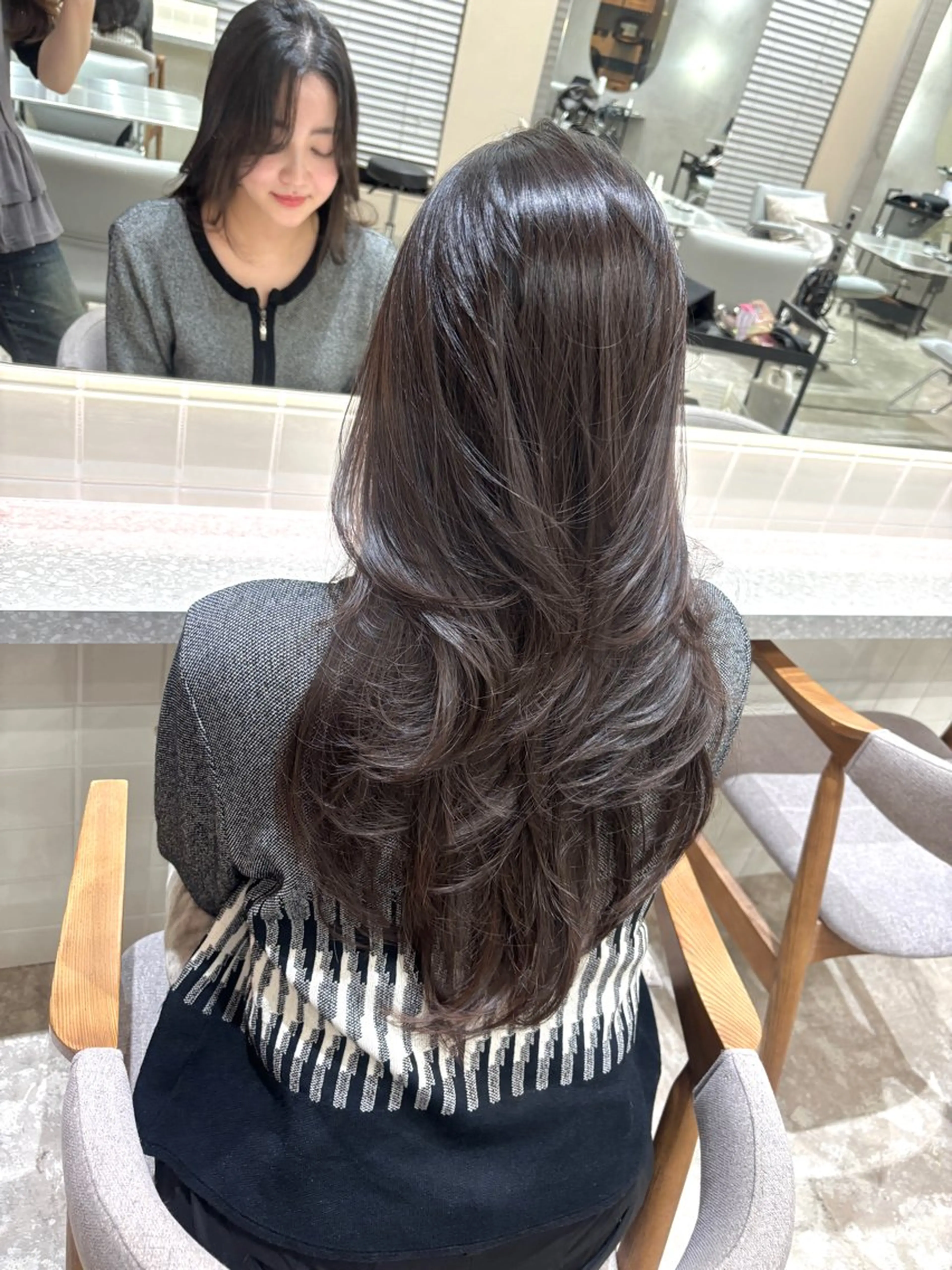 ロング レイヤーカット カット ヘアカラー コトネ🫧 韓国風レイヤーカットのヘアスタイル