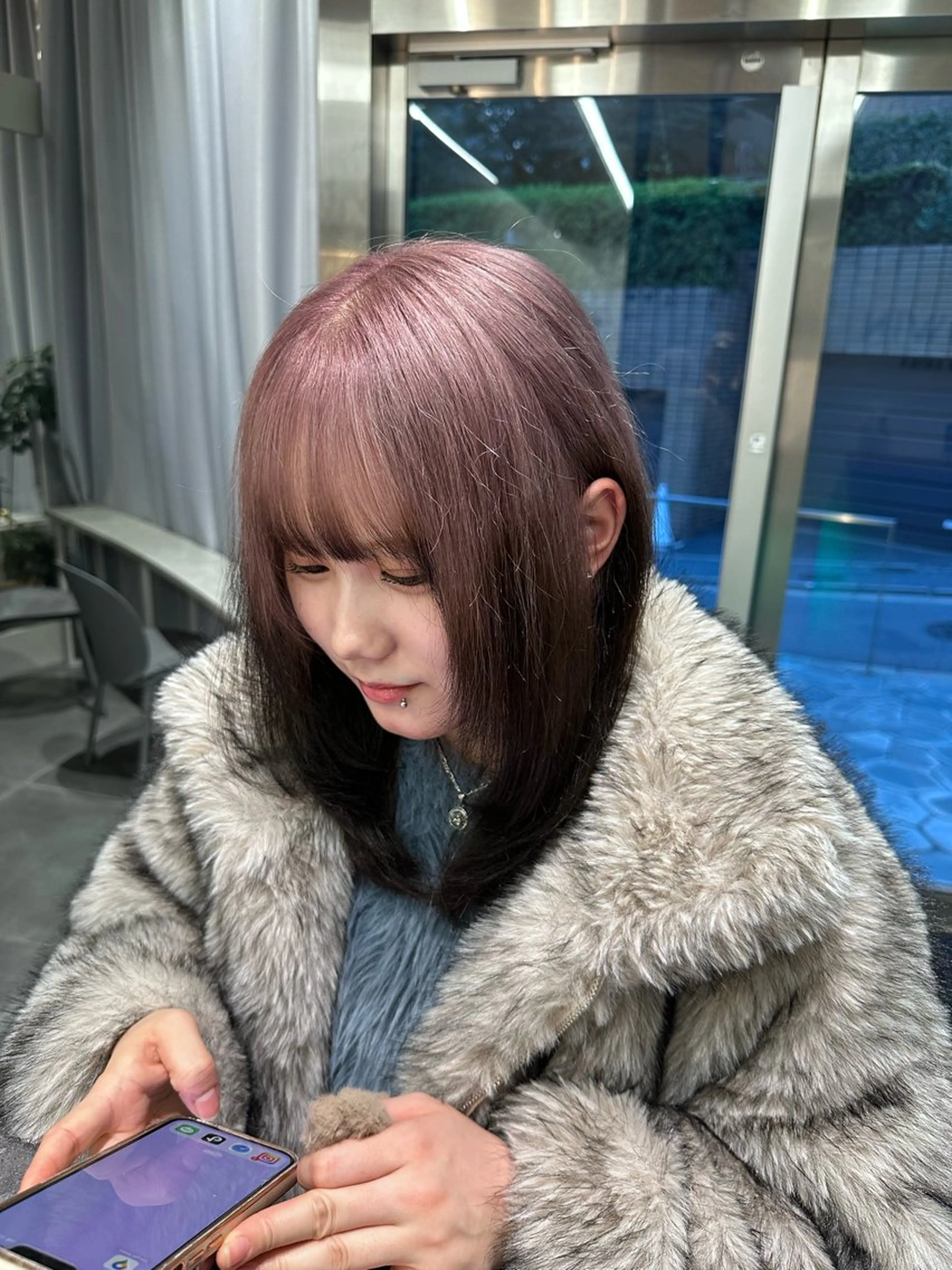 セミロング カラー ベージュカラー ブリーチ ブラウンカラー ケアブリーチ デザインカラー ヘアカラー トリートメント salowin原宿iori所属・💋ハイトーンデザイ ンヘア💋A'nyuのヘアスタイル