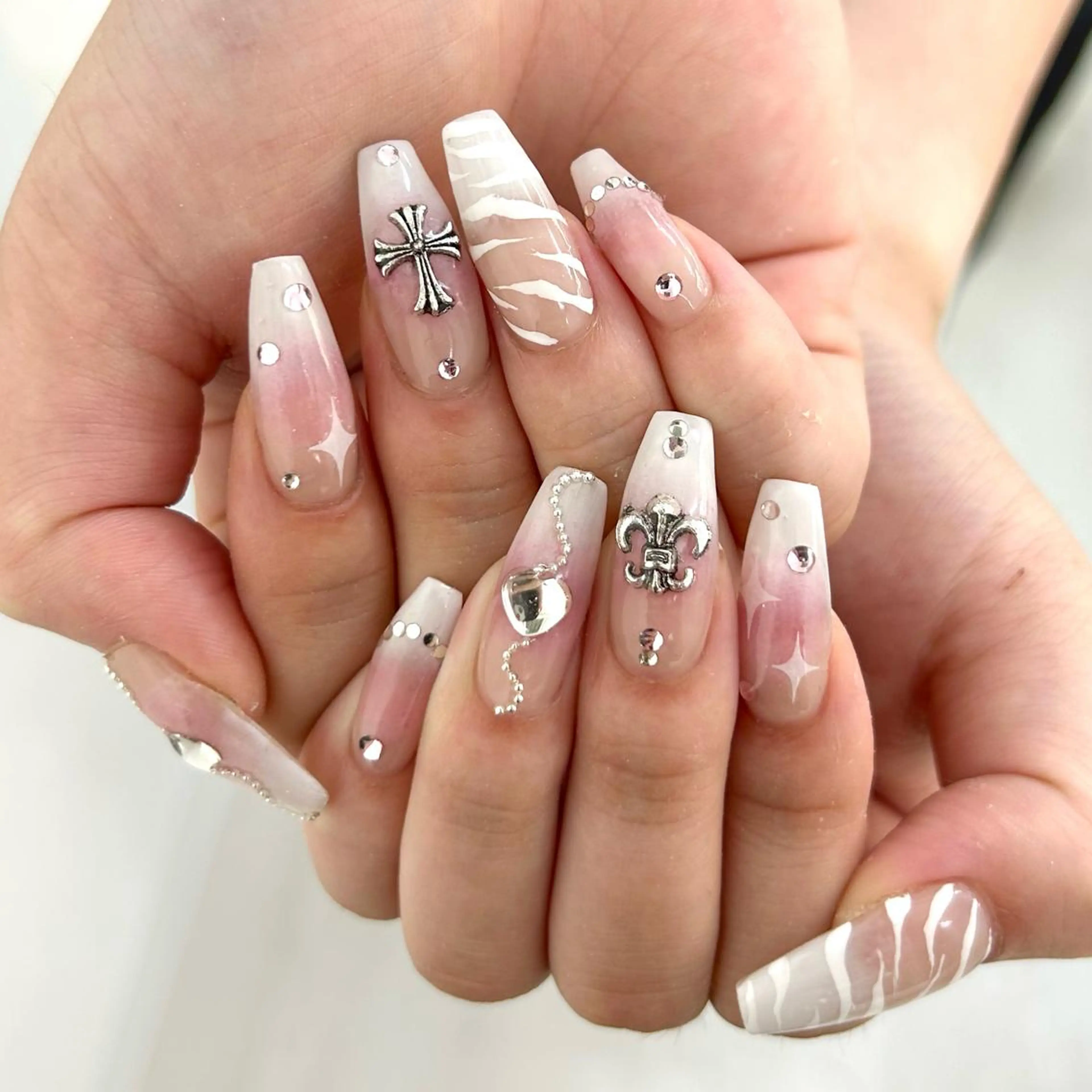 ネイル total salon Bell所属・Totalsalon Bell【嶌田彩華】のネイルデザイン