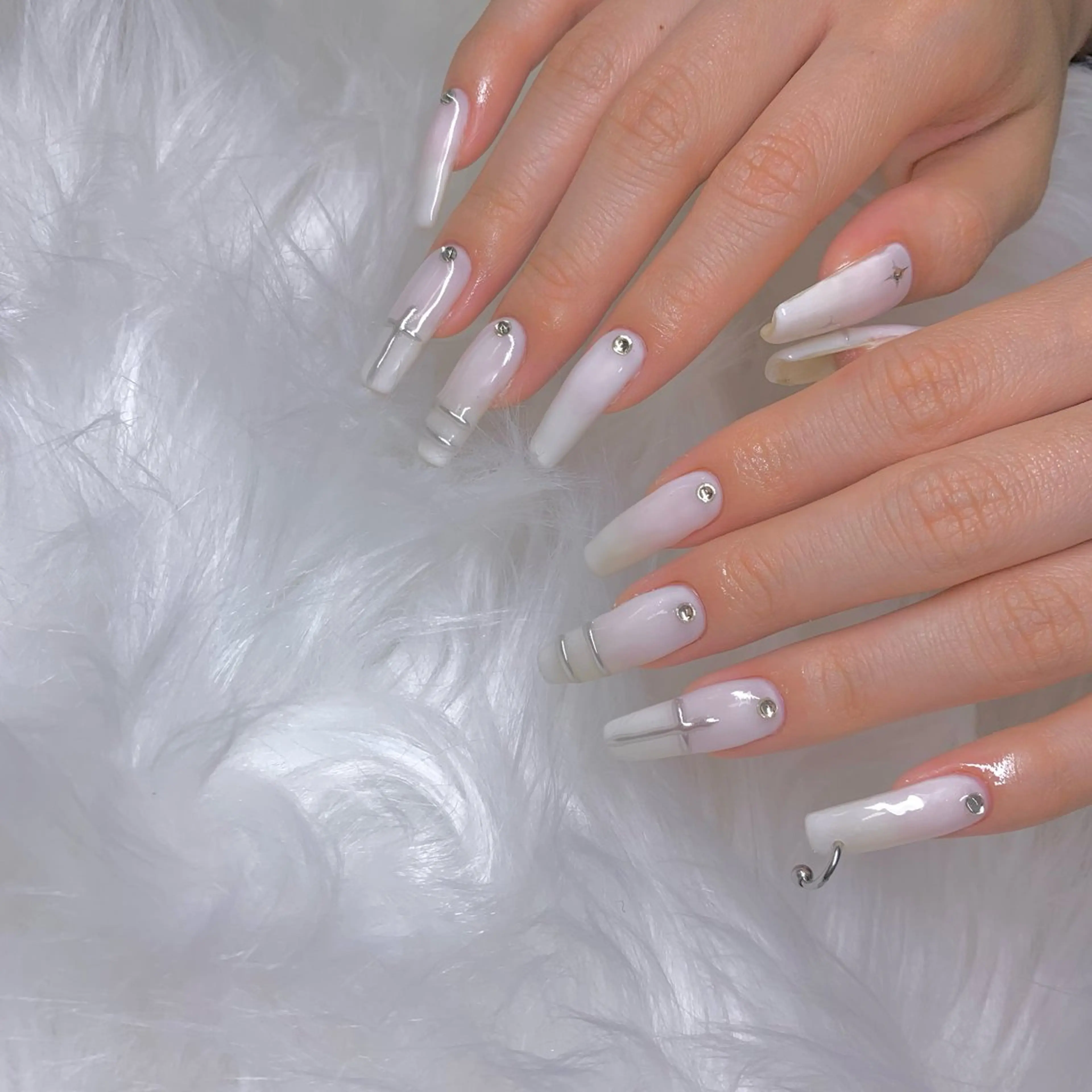 ネイル シンプルネイル ハンドネイル フットネイル TiTi Pomme Rinoのネイルデザイン