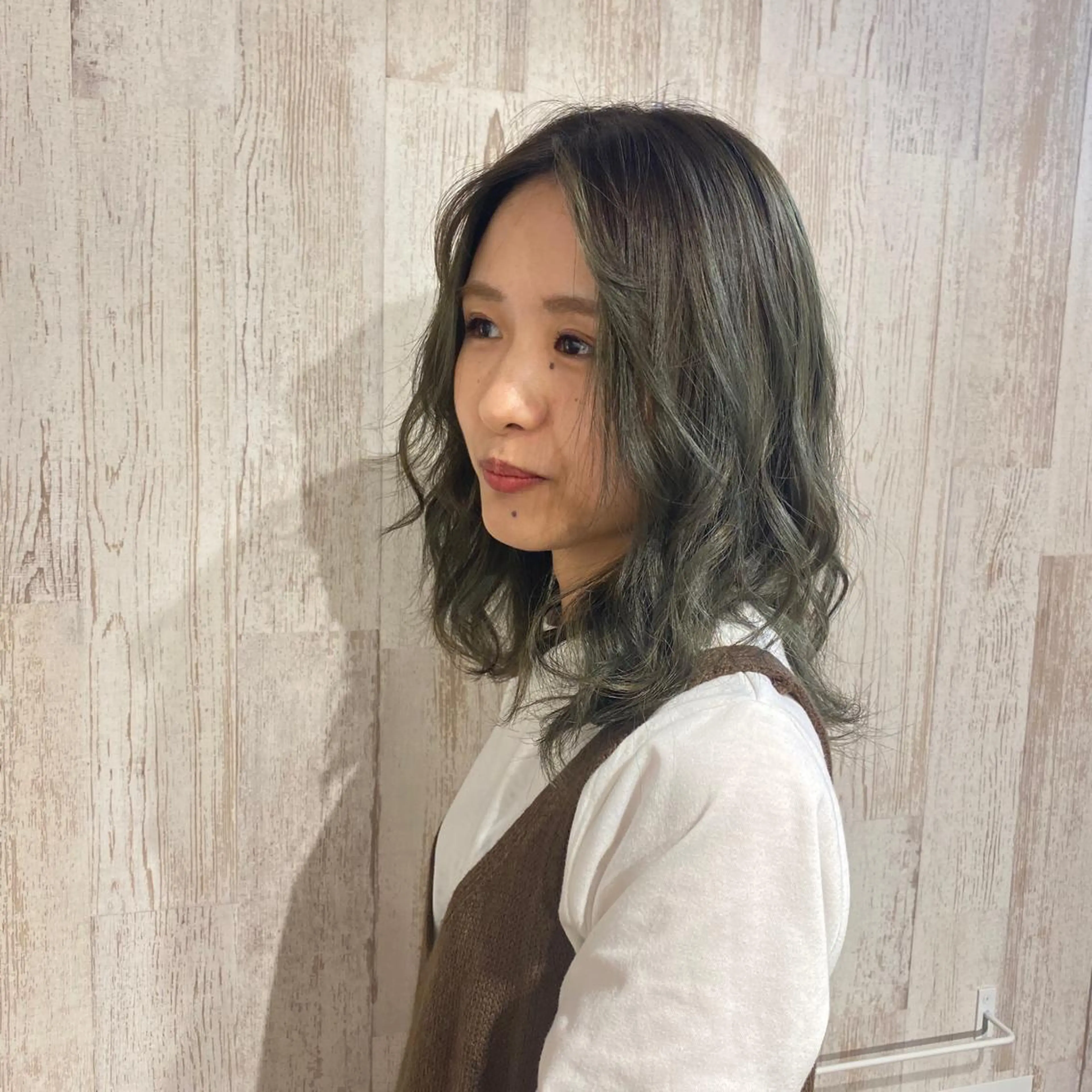 ミディアム カラー 大場 優のヘアスタイル