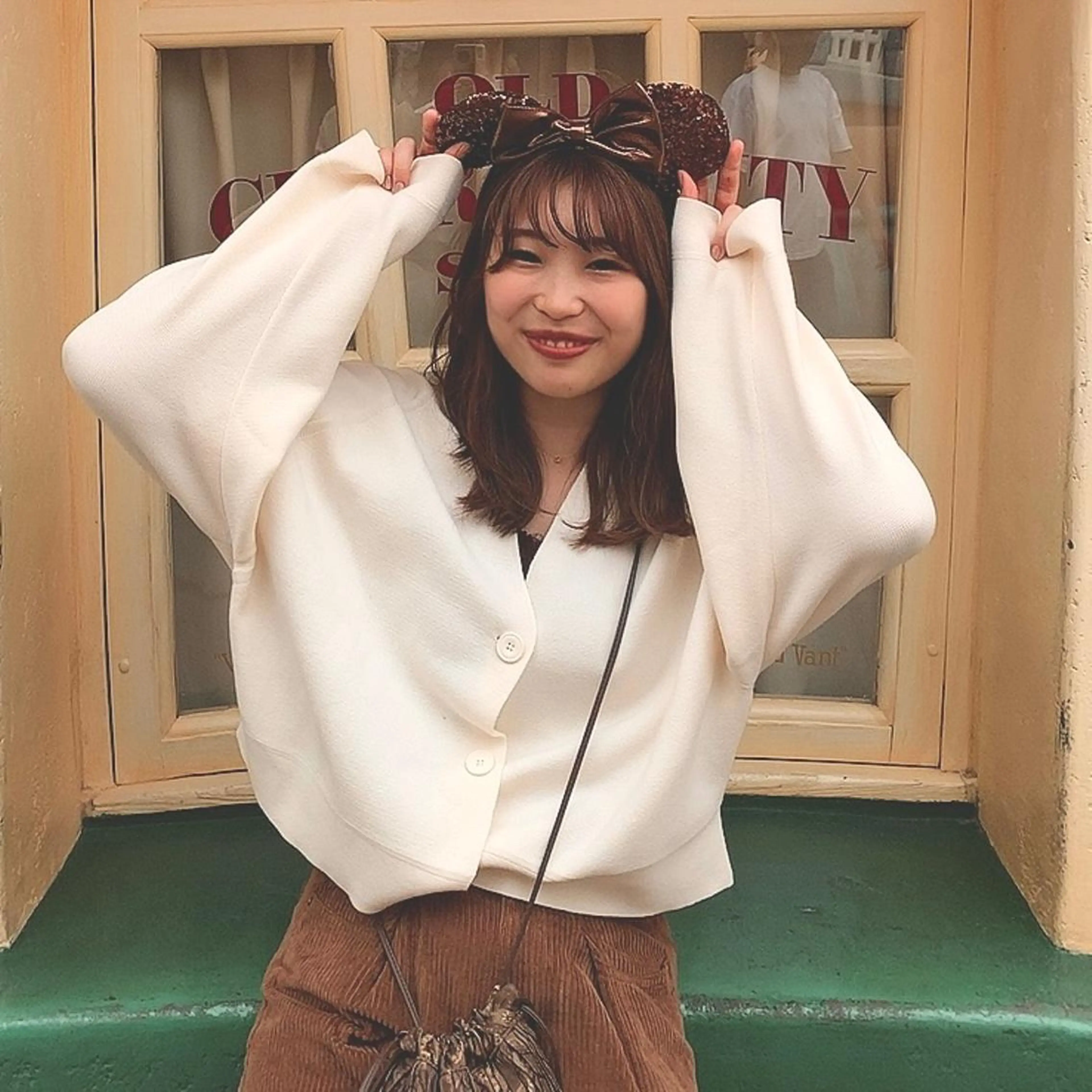 セミロング カラー ヘアアレンジ ブラウンカラー カチューシャ ヘアカラー トリートメント ハイトーンピンク🍑 ブリーチ🍑RINAのヘアスタイル