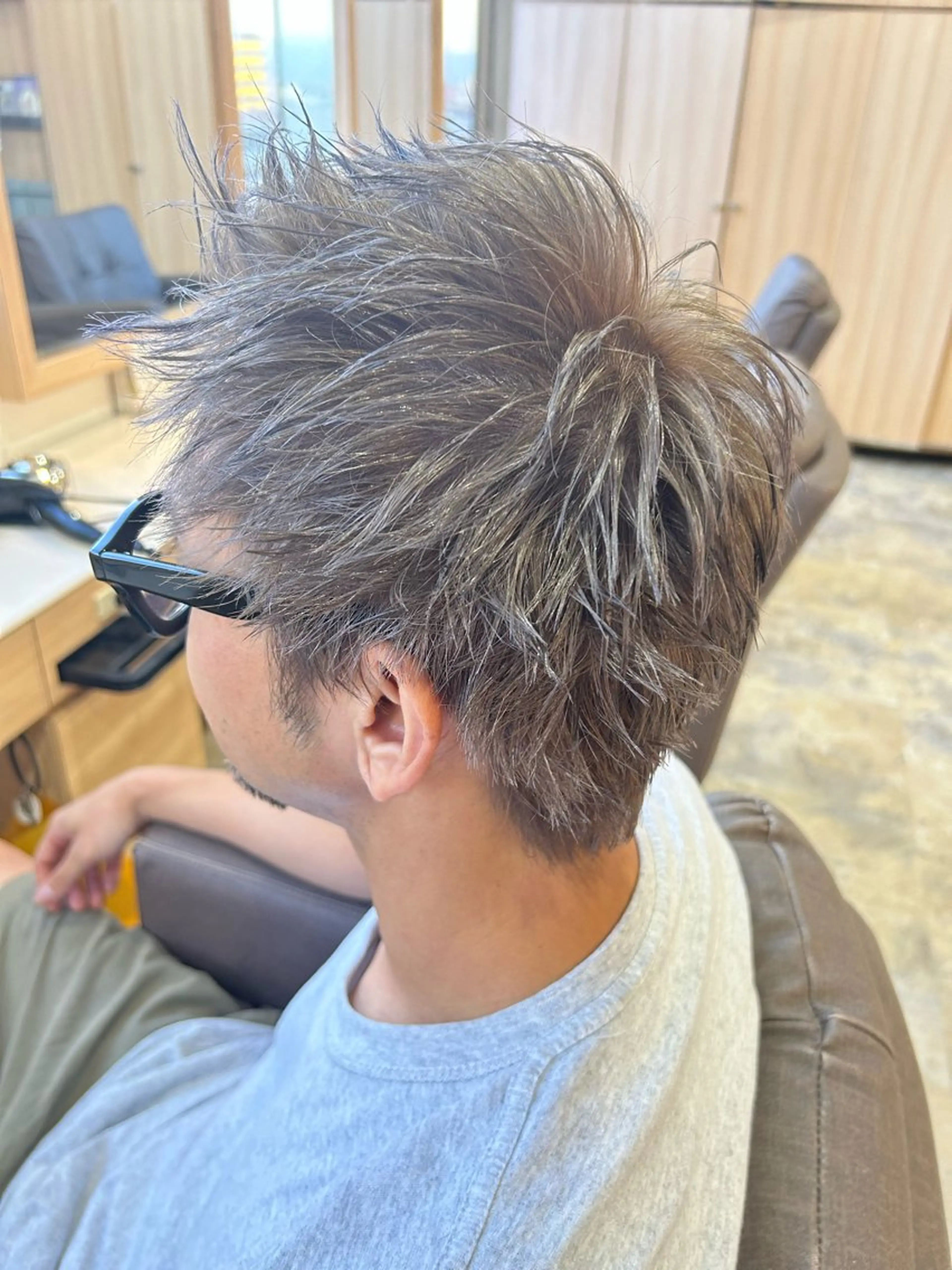 カラー ブリーチ シルバー boymeetsgirl所属・宮田 龍斗のヘアスタイル