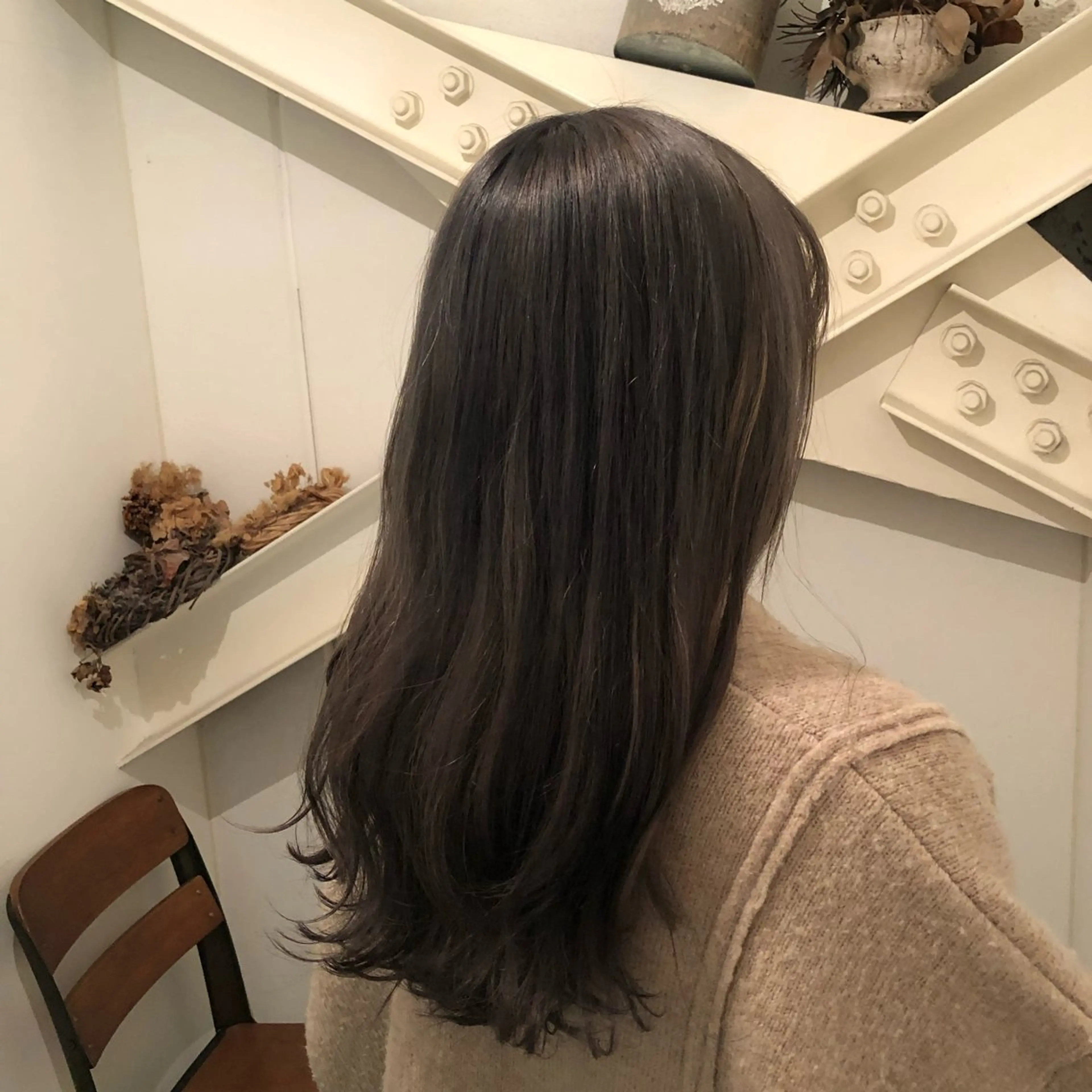 ロング カット ヘアカラー 高津 千慧のヘアスタイル