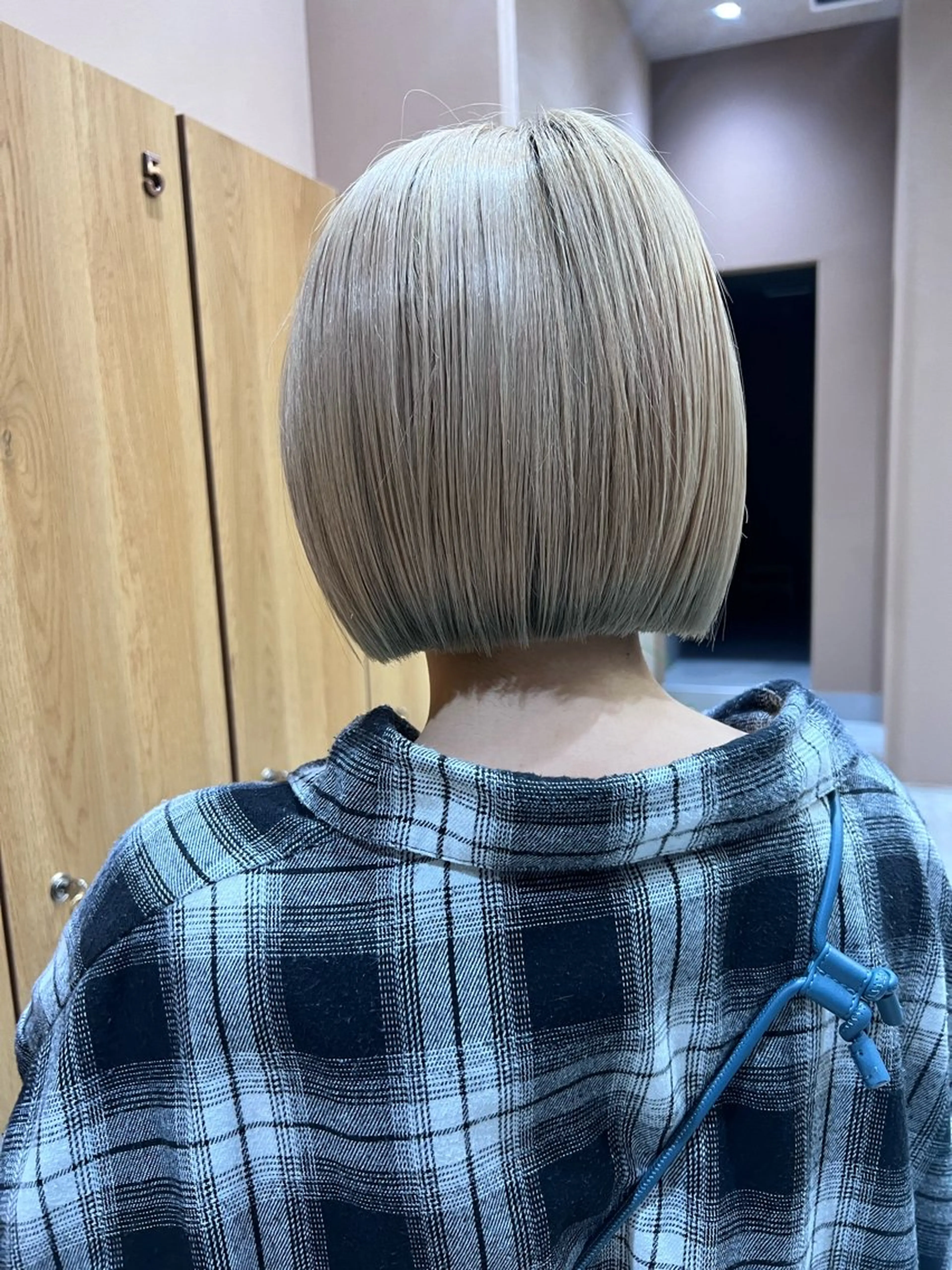 ショート カラー 切りっぱなしボブ ベージュカラー ブリーチ ケアブリーチ デザインカラー 透明感/ベージュ /kazui🐈のヘアスタイル