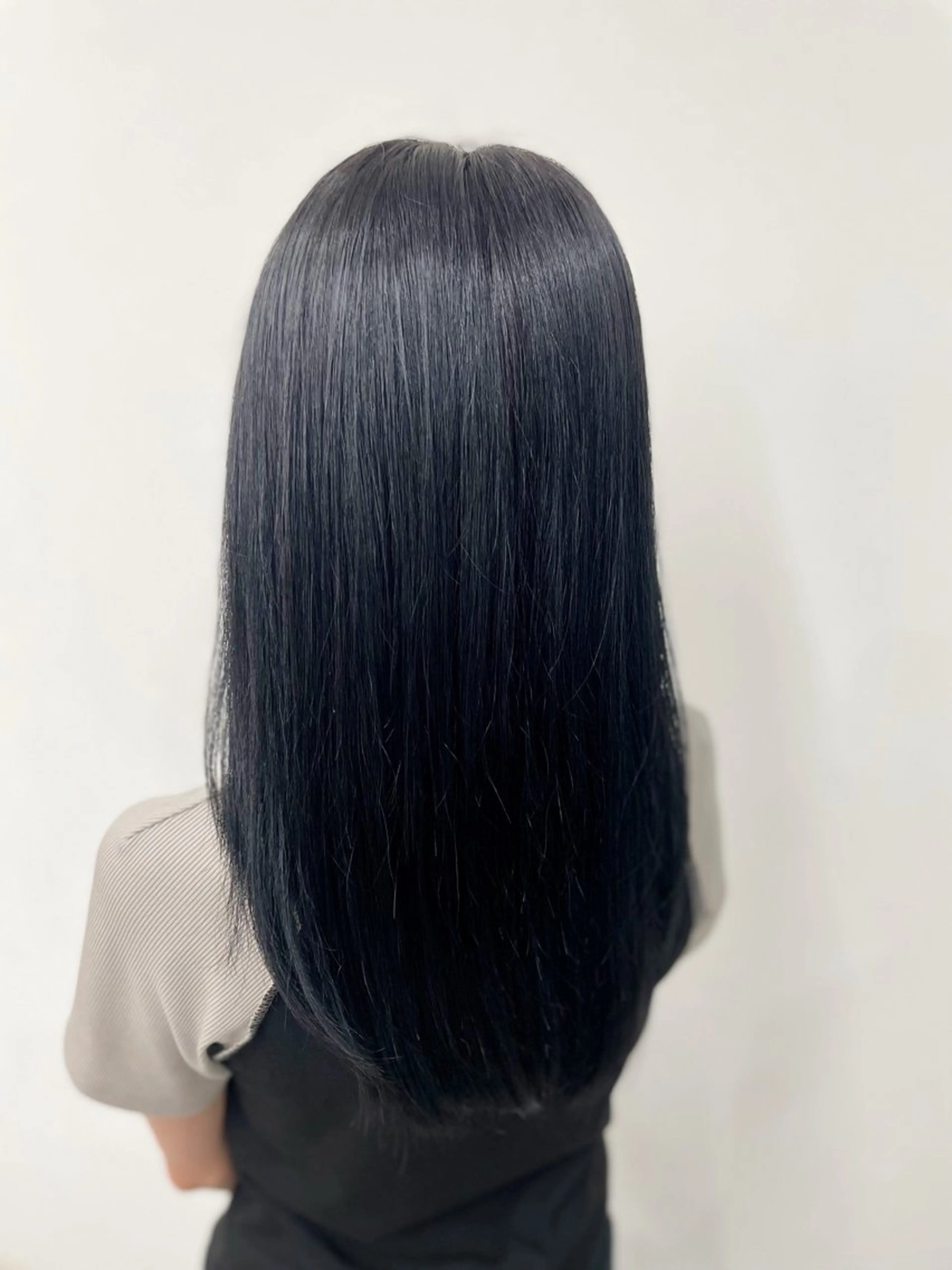 ロング カラー アディクシーカラー 黒髪 ブルーカラー ブルーブラック ブラウンカラー クラウドヘアー北仙台店所属・佐藤 なつののヘアスタイル