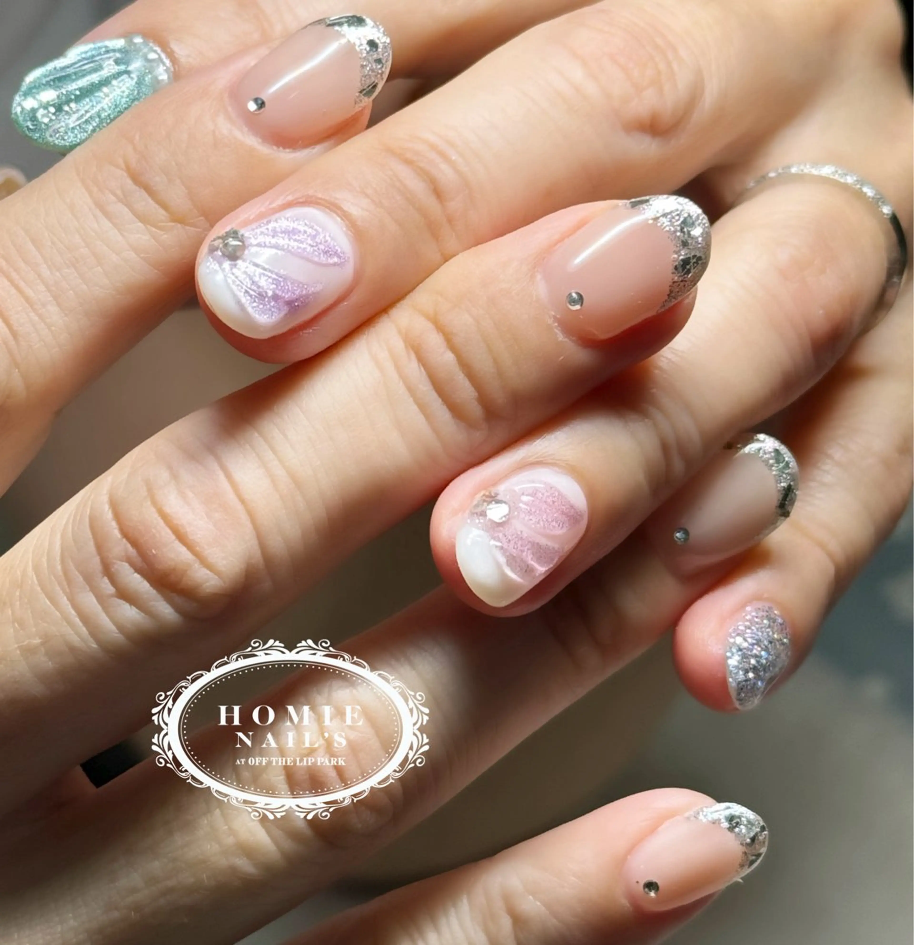 ネイル フレンチネイル ガラスフレンチ オフザリップパーク Asamiのネイルデザイン