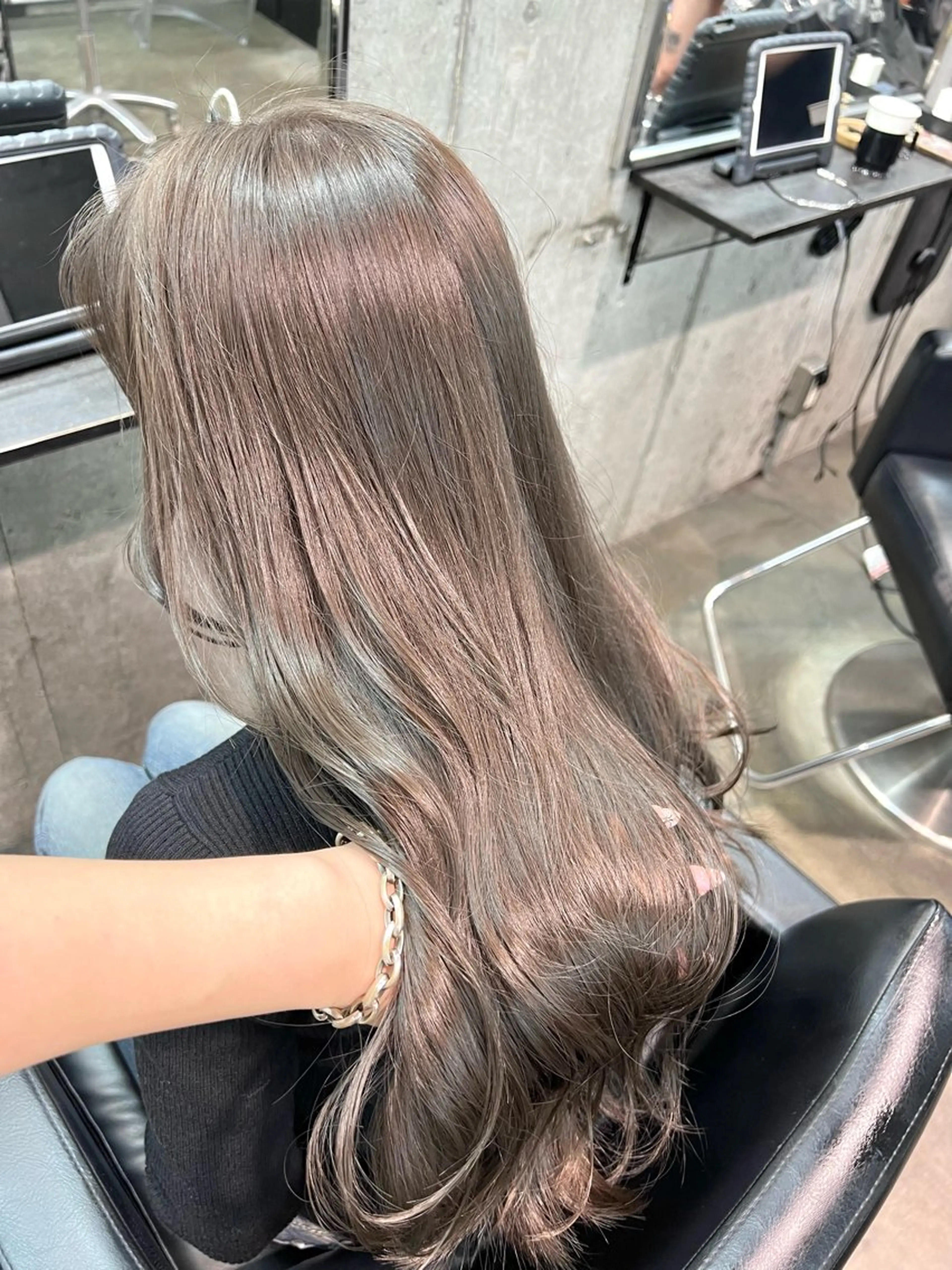 ロング カラー ブリーチ 透明感カラー グレージュ ブリーチなしカラー ヘアカラー トリートメント 透明感カラー ✨ 韓国艶髪💗菅原のヘアスタイル