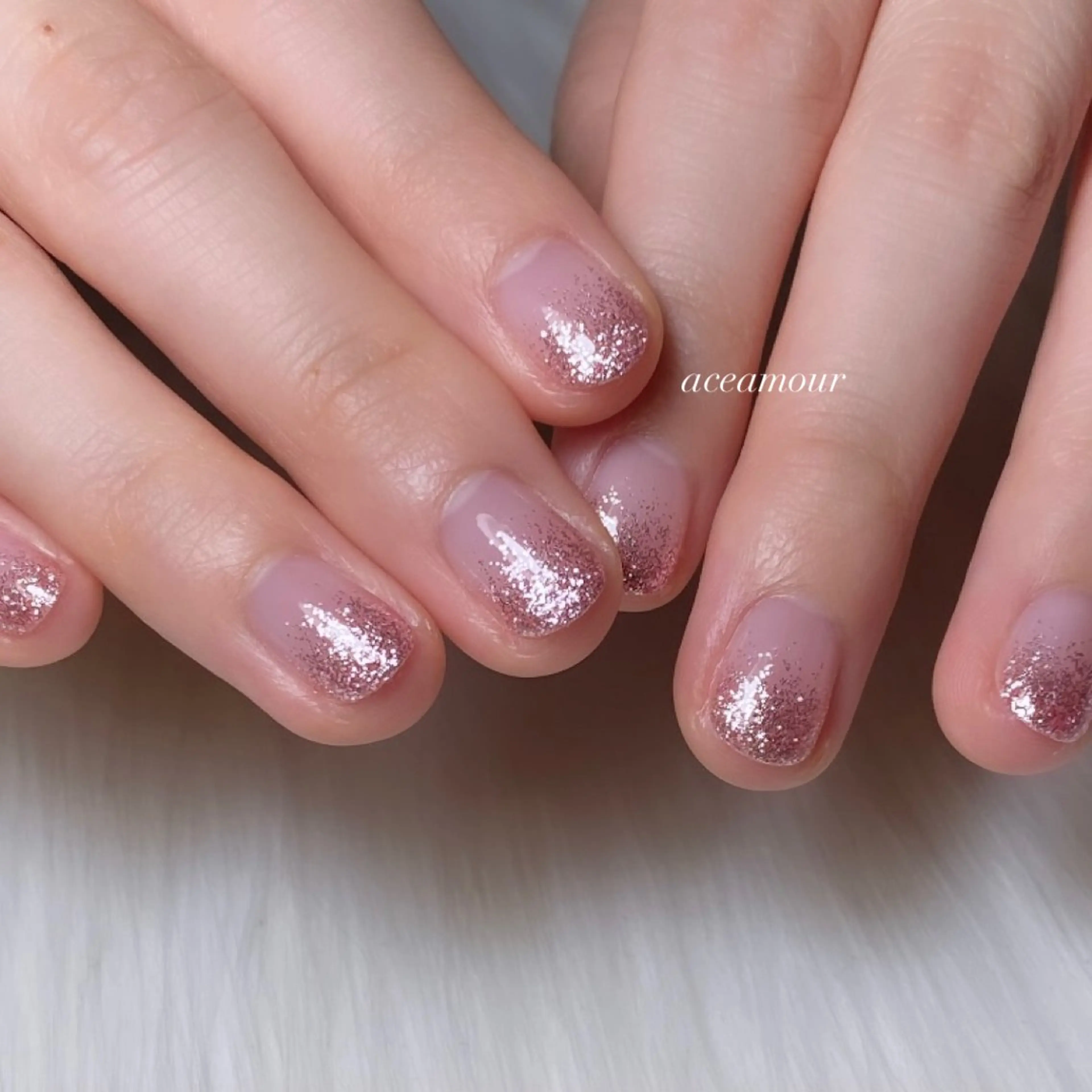 ネイル ラメ(グリッター) ピンク ネイル/耳つぼ /新ホワイトニングのネイルデザイン