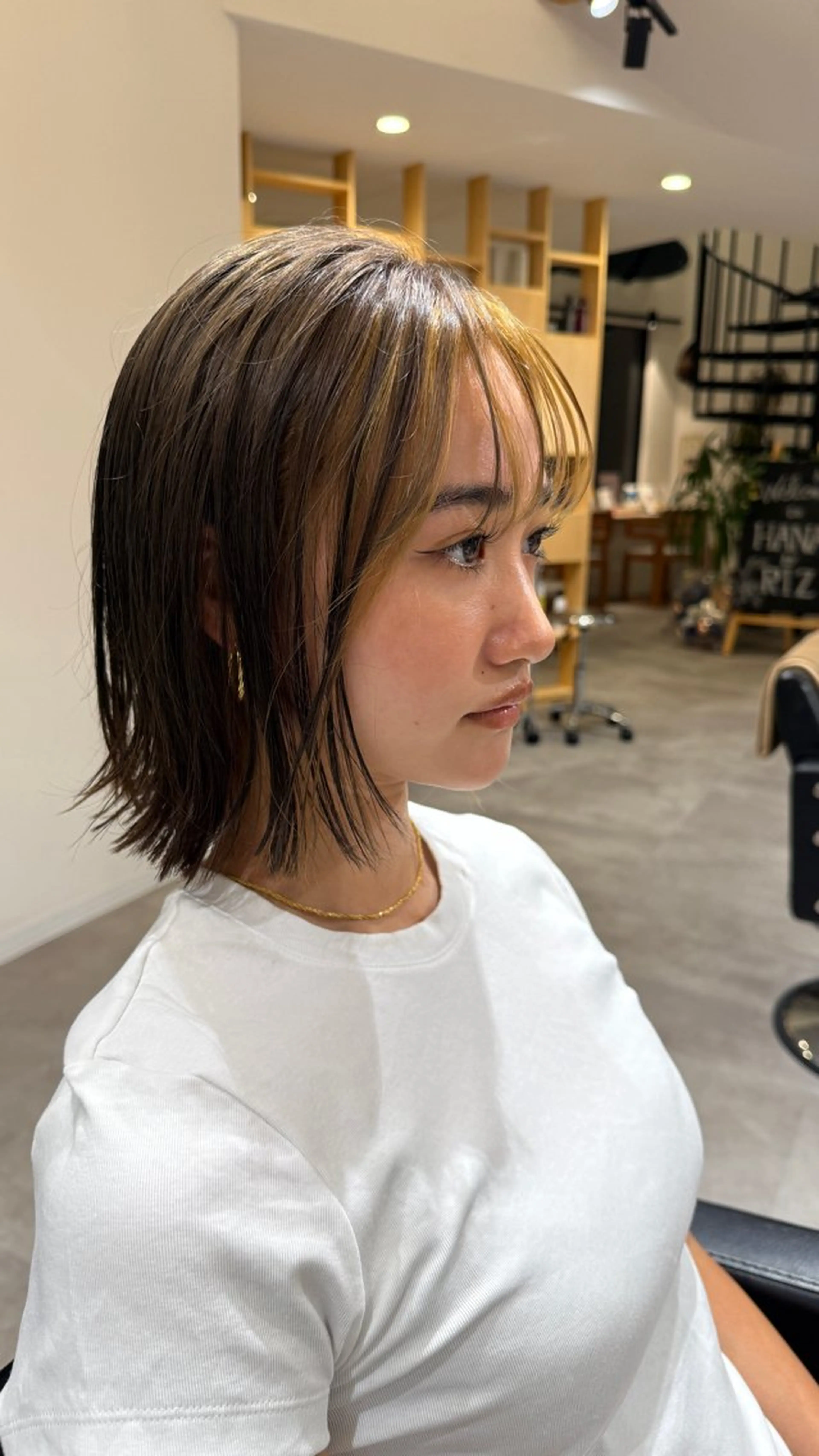 ミディアム カット ヘアカラー HANA by RIZのヘアスタイル