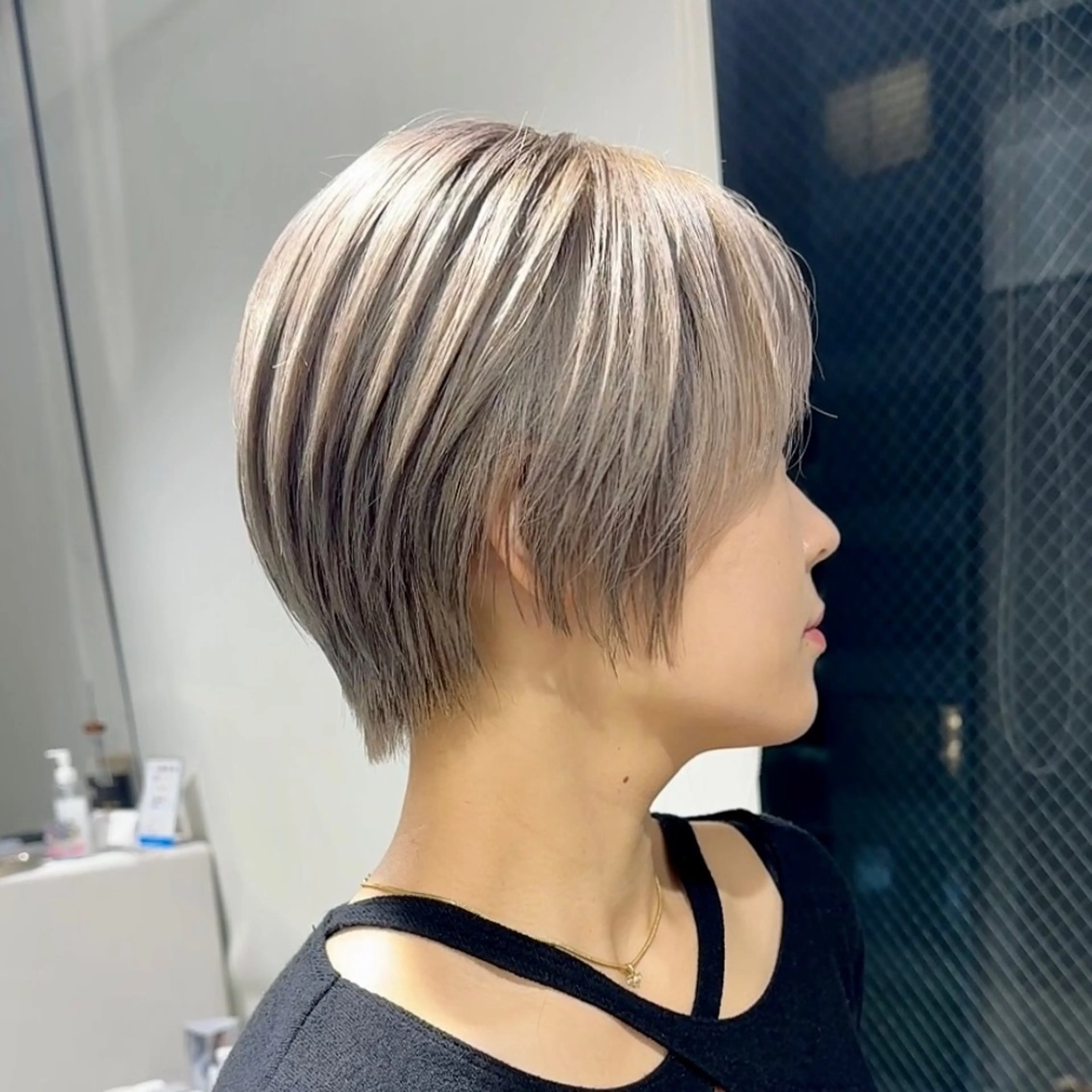 ショート カラー ブリーチなし/レイヤ ー特化🌈Tommyのヘアスタイル