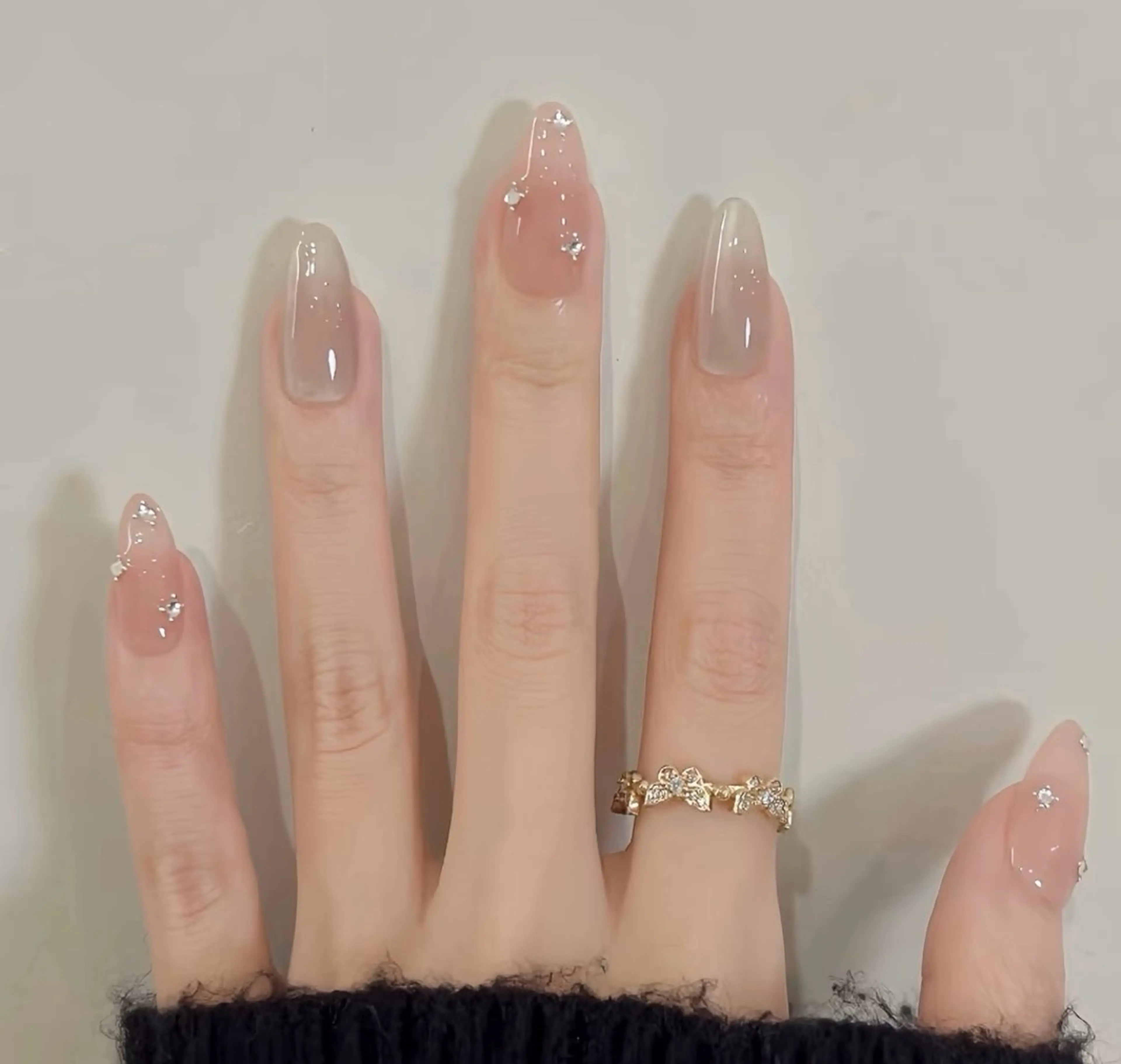 ネイル チークネイル 長さ出し フラワーネイル フレンチネイル ガーリー sun nail池袋 モデル募集のネイルデザイン