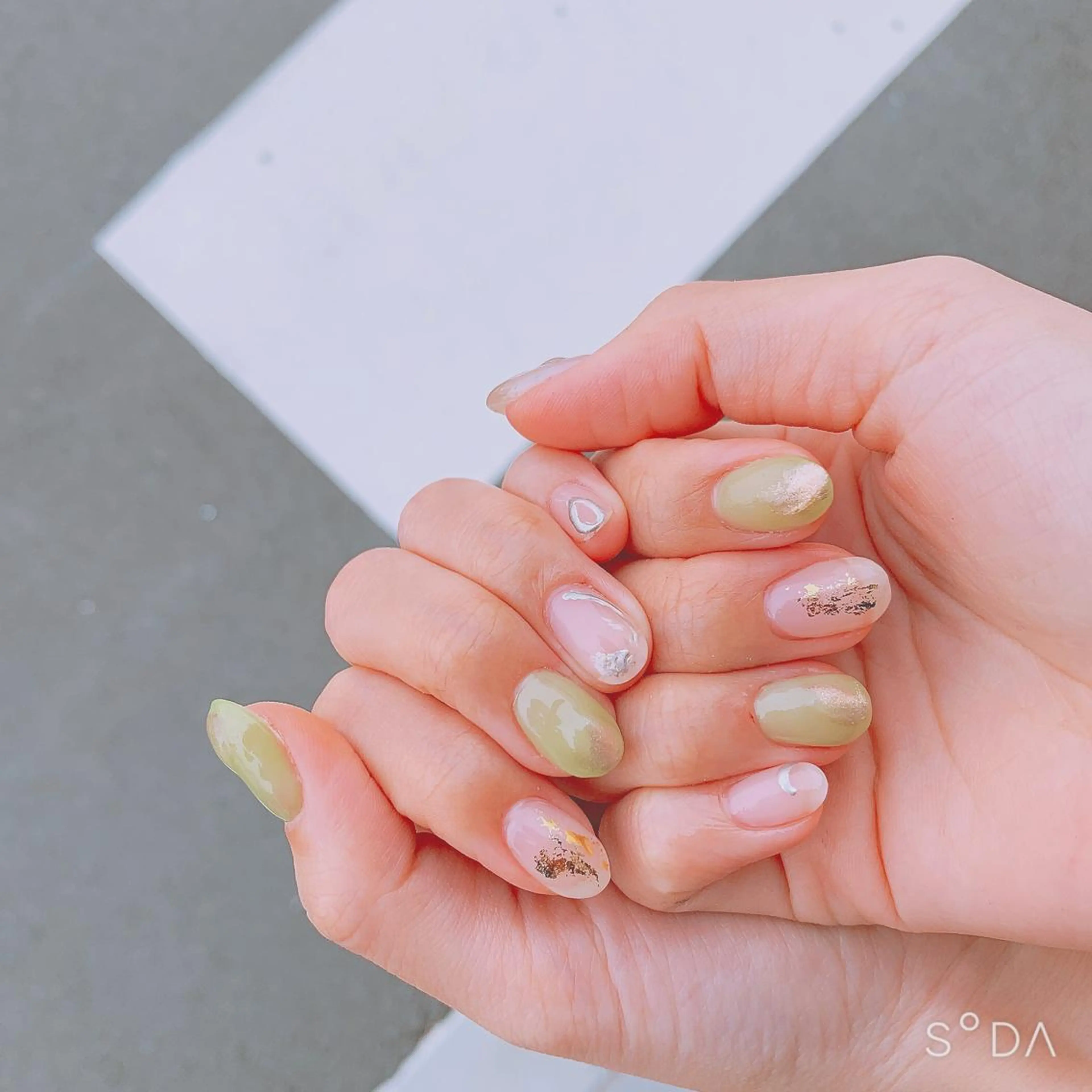 ネイル ピスタチオネイル Rena colore'のネイルデザイン