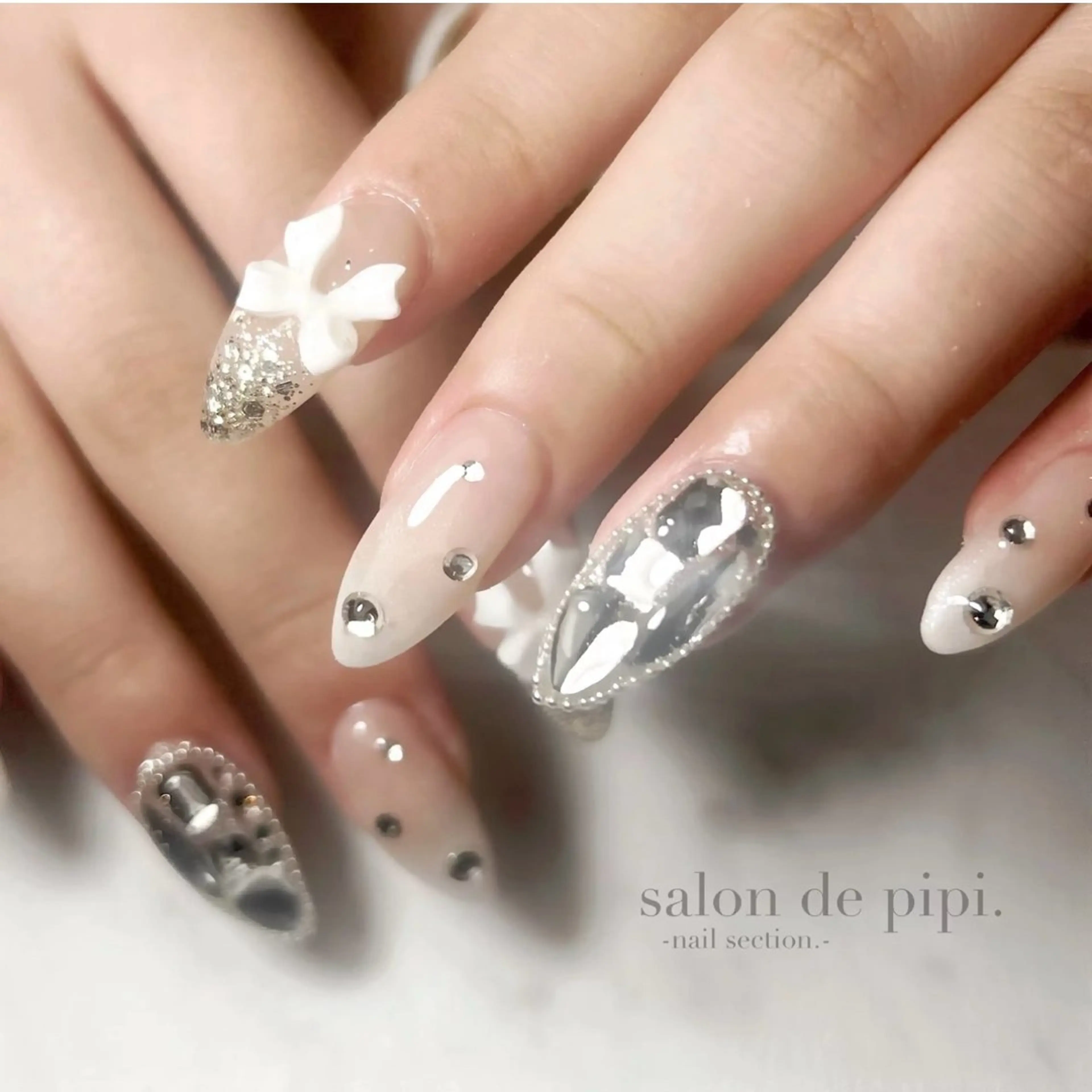 4本アートネイル➕オフありの写真