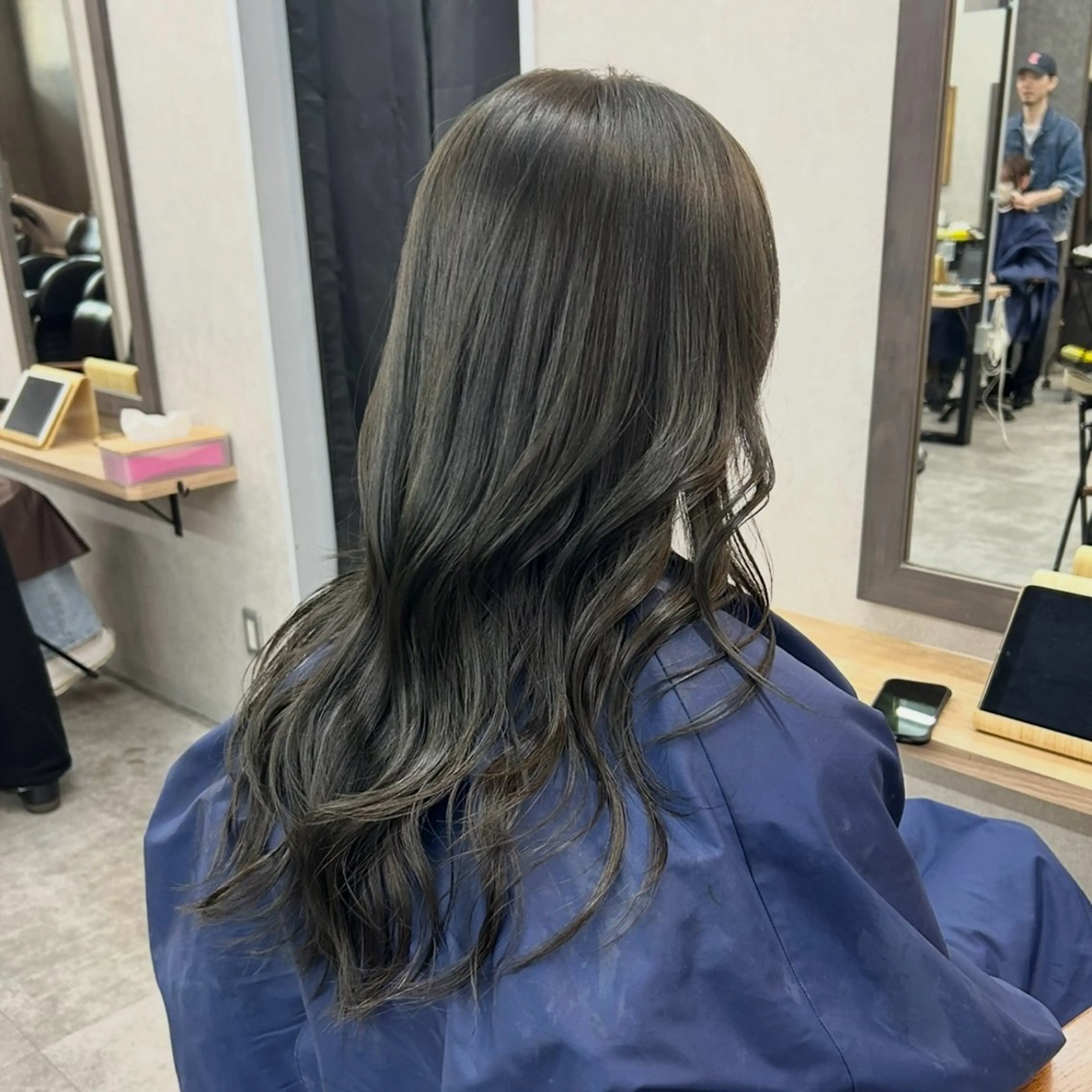 ロング カラー オリーブグレー いなみね はるきのヘアスタイル