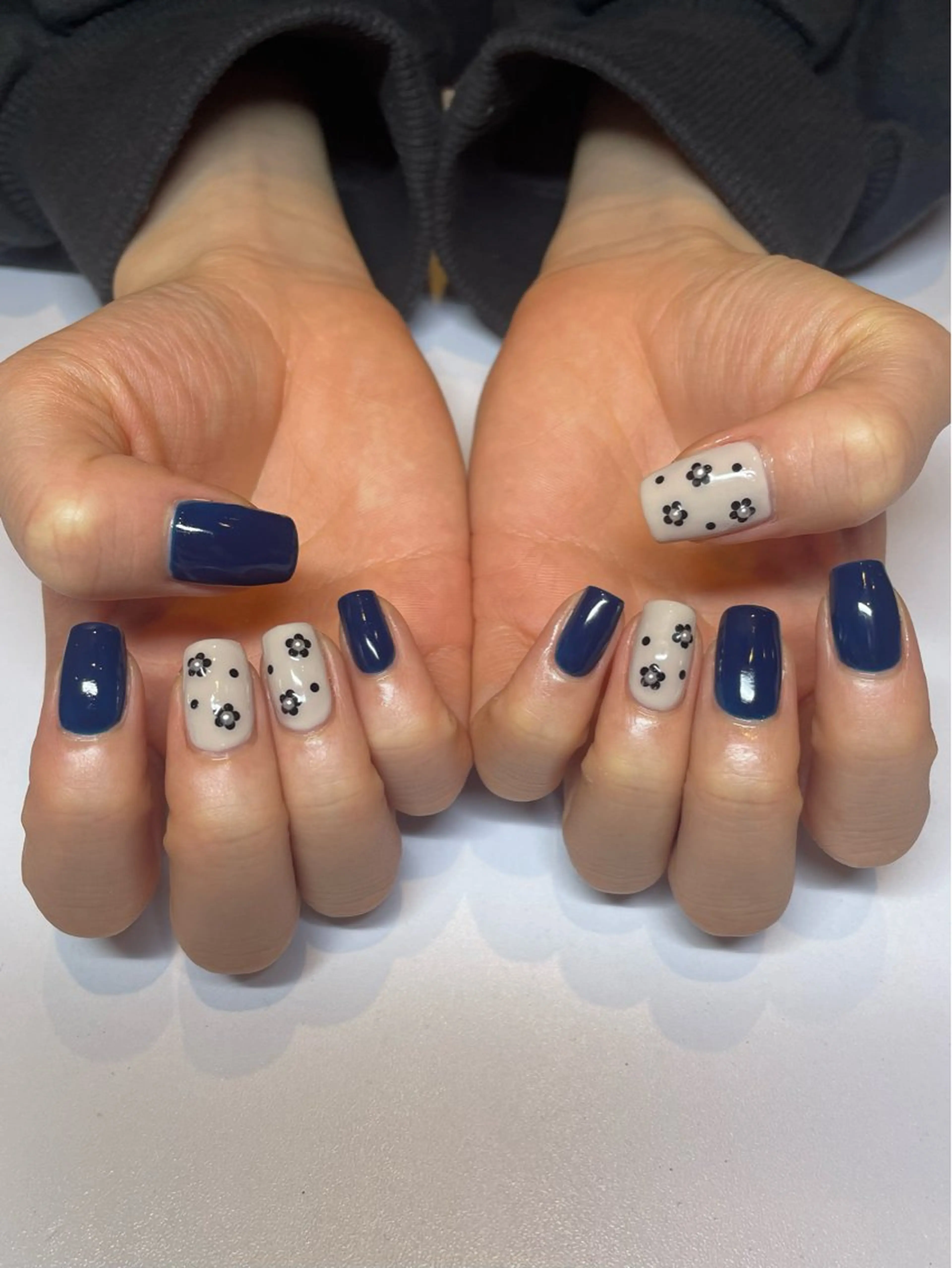 ネイル Nailsalon Repos.所属・Rika🌼 シンプル•マグネットのネイルデザイン