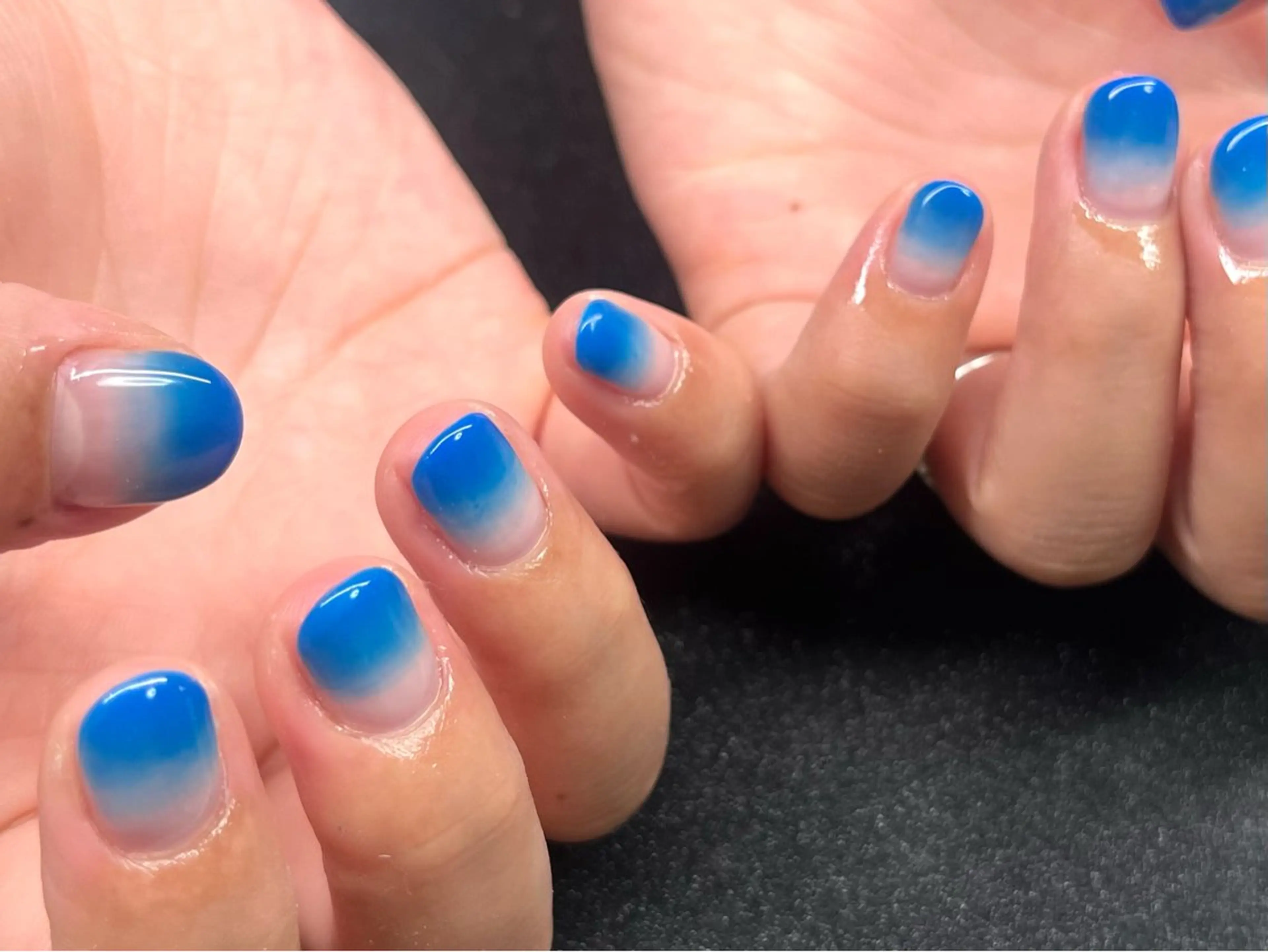 ネイル グラデーション Chika .のネイルデザイン