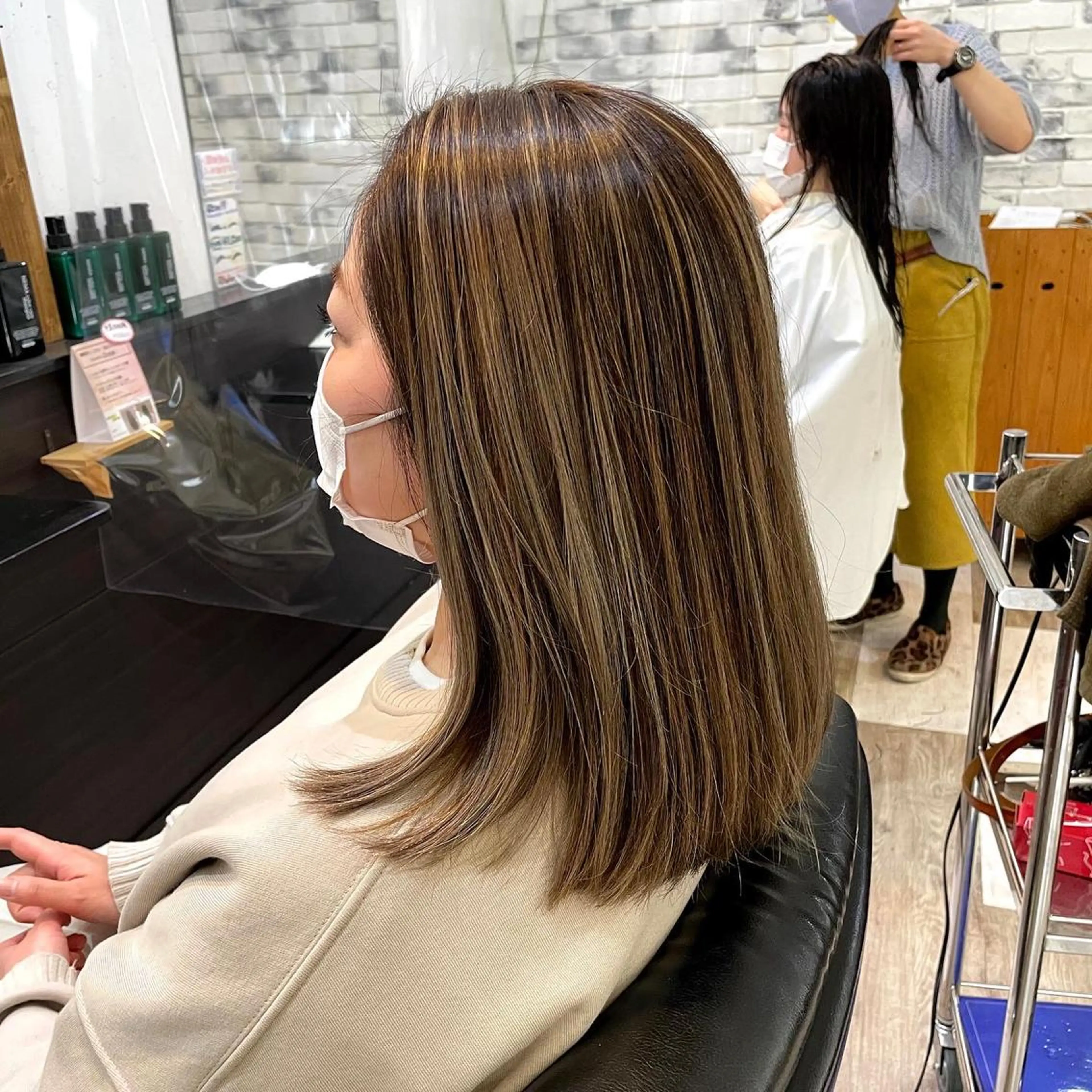 セミロング カラー バレイヤージュ レイヤーカット 正分 真美のヘアスタイル