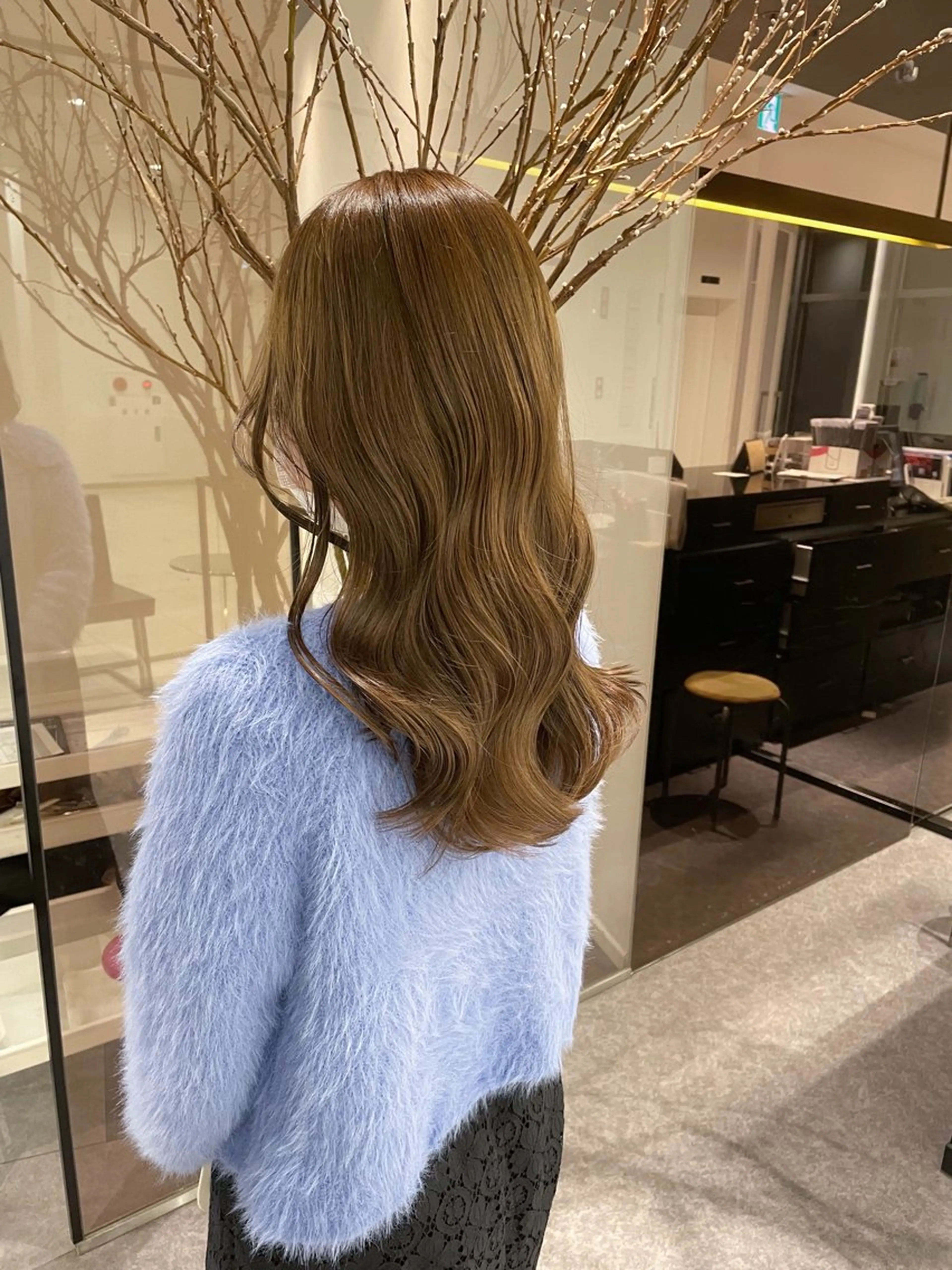 カラー 岡部 未咲希のヘアスタイル