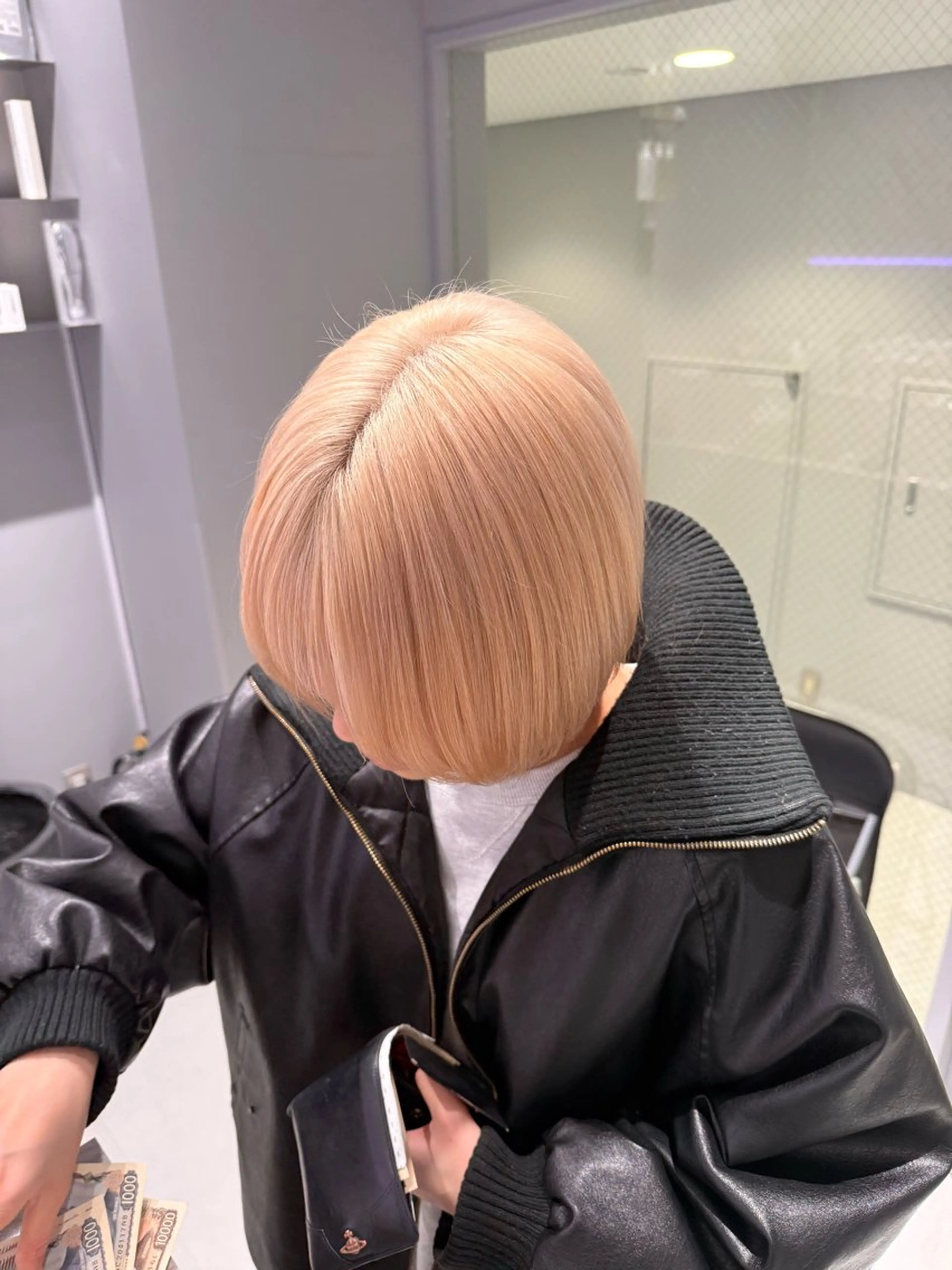 ミディアム カラー カット ヘアカラー トリートメント ハイトーンレイヤー 顔まわりSOTAのヘアスタイル