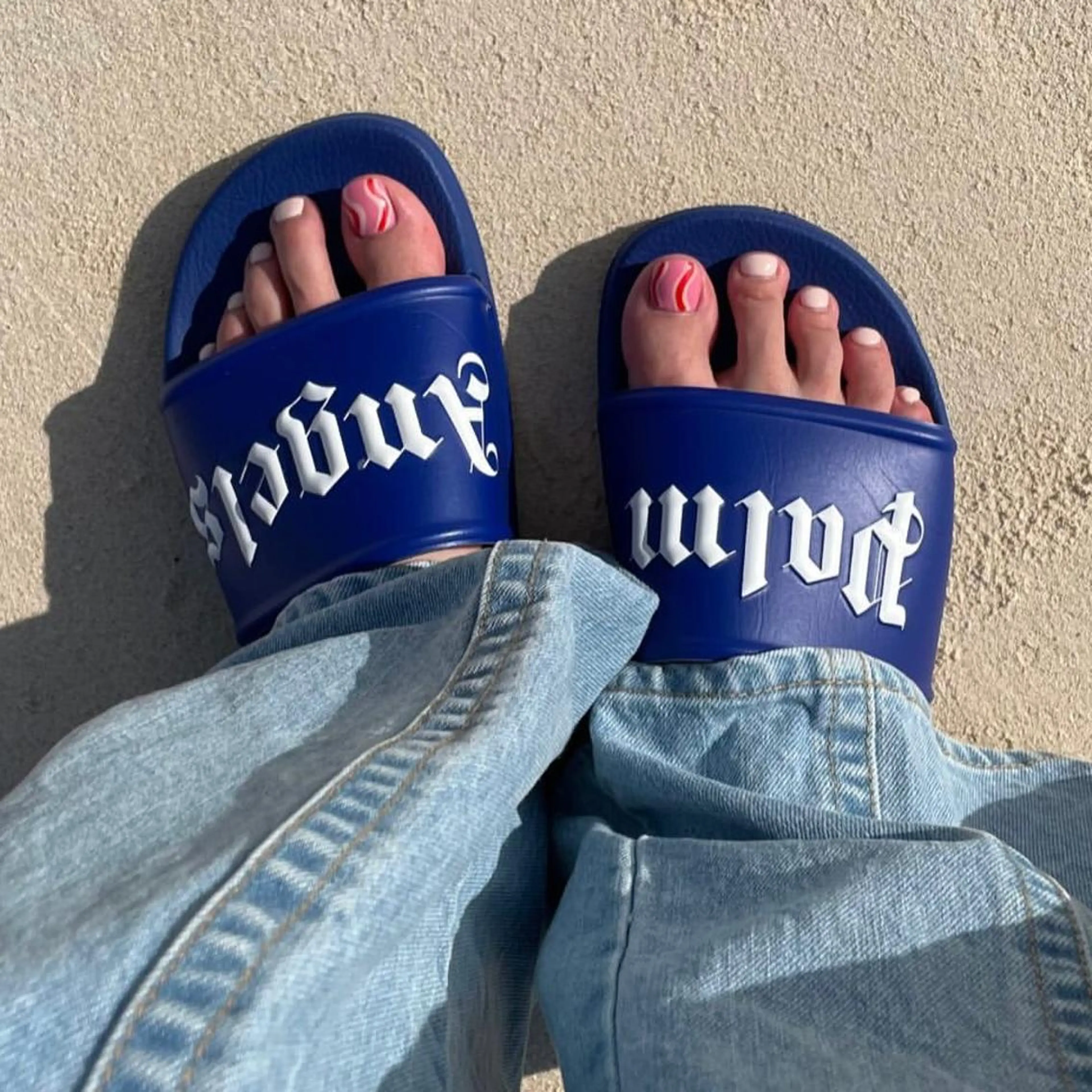 minimo人気メニュー🕊️フットワンカラー🦶🏻shellacルクス＋足裏角質🤍300色¥7500の写真