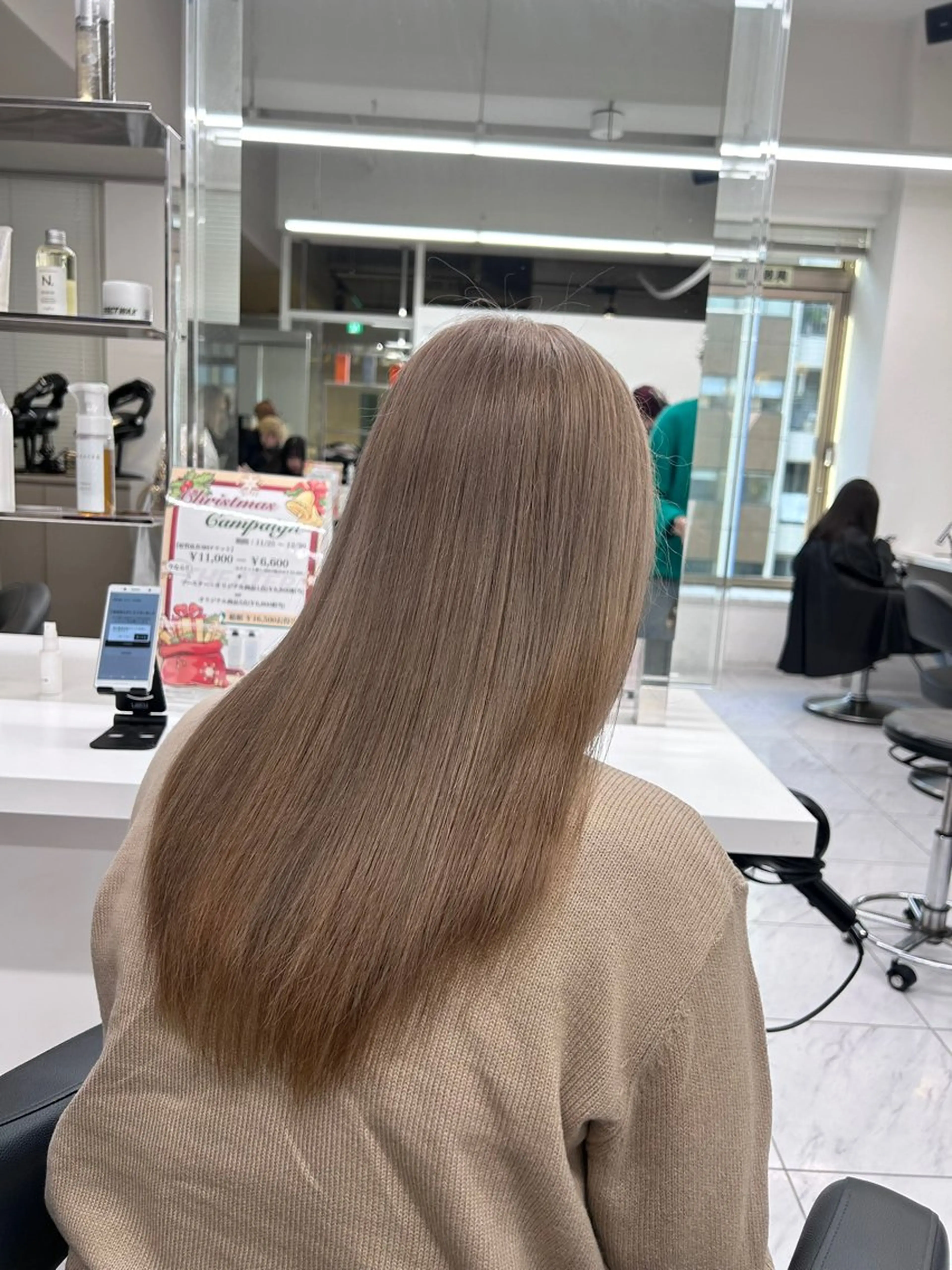 カラー ヘアカラー トリートメント ベージュ／ブラウン/ ナチュラルレイヤーのヘアスタイル