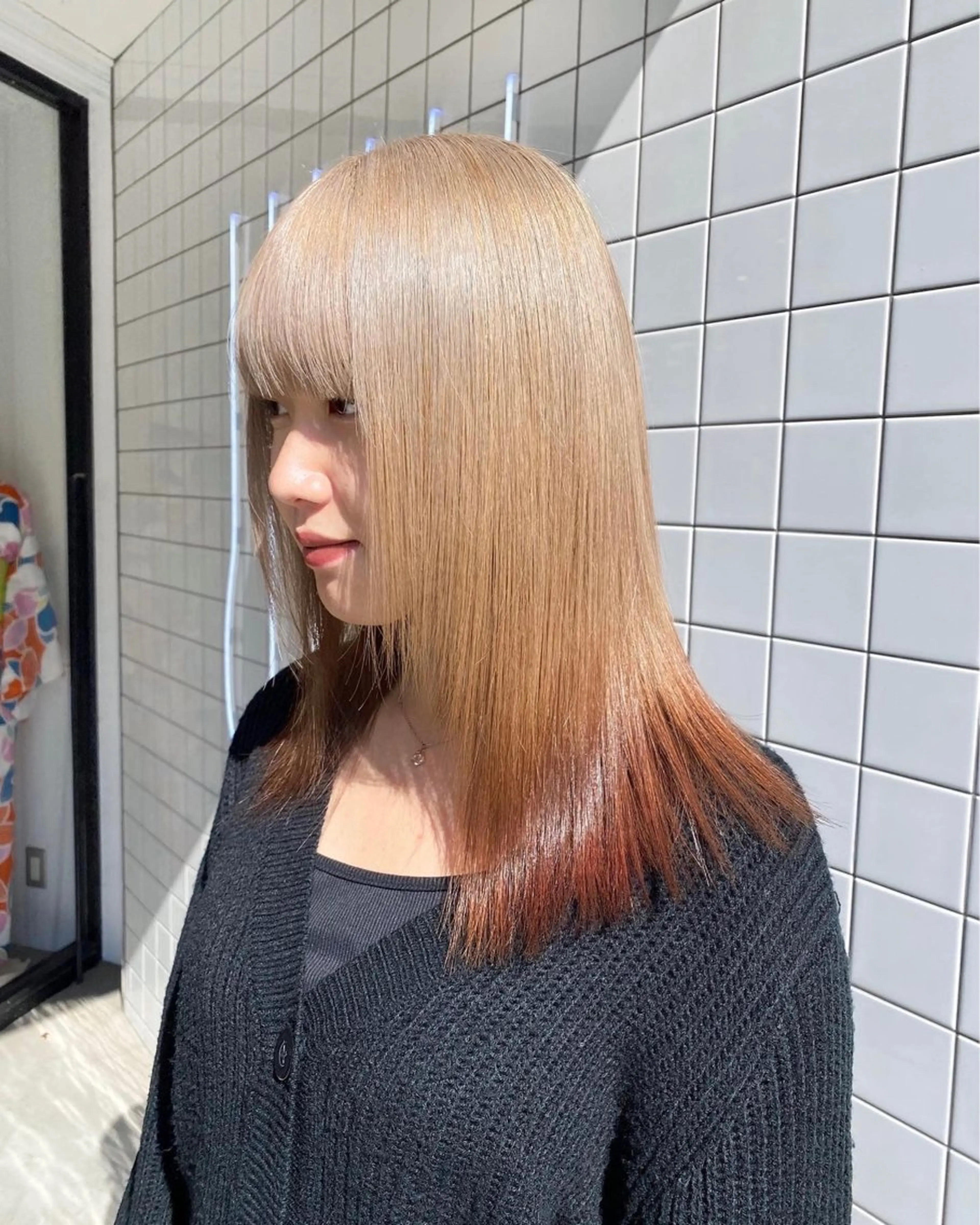 ロング カラー ベージュカラー 黒髪 ブリーチ ブルーカラー ブルーブラック emu所属・けいこ🍊ニュアンス ネイル/個性派ネイルのネイルデザイン