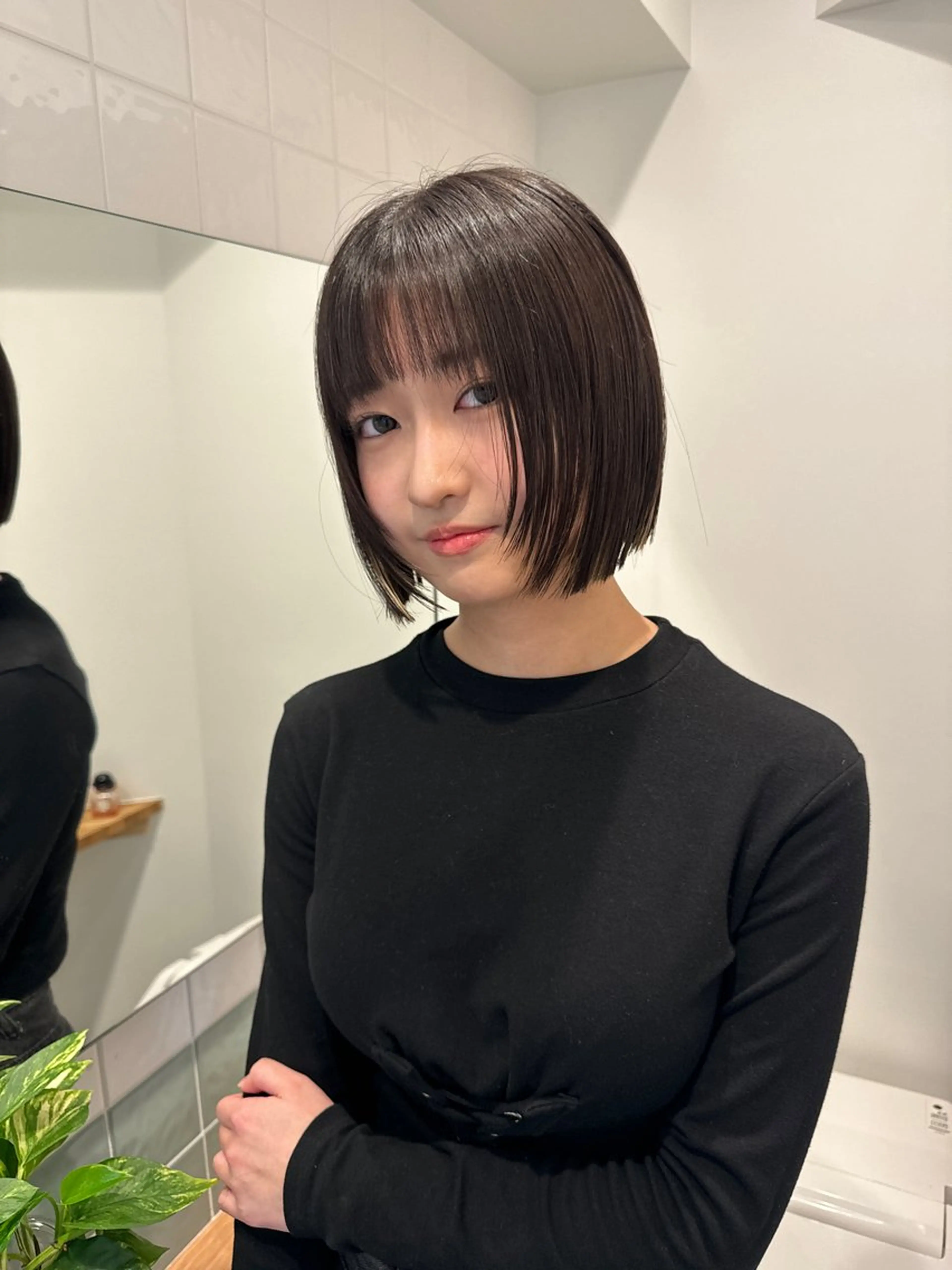 ショート カラー laff 新宿所属・切りっぱなしボブ レイヤー/縮毛矯正のヘアスタイル